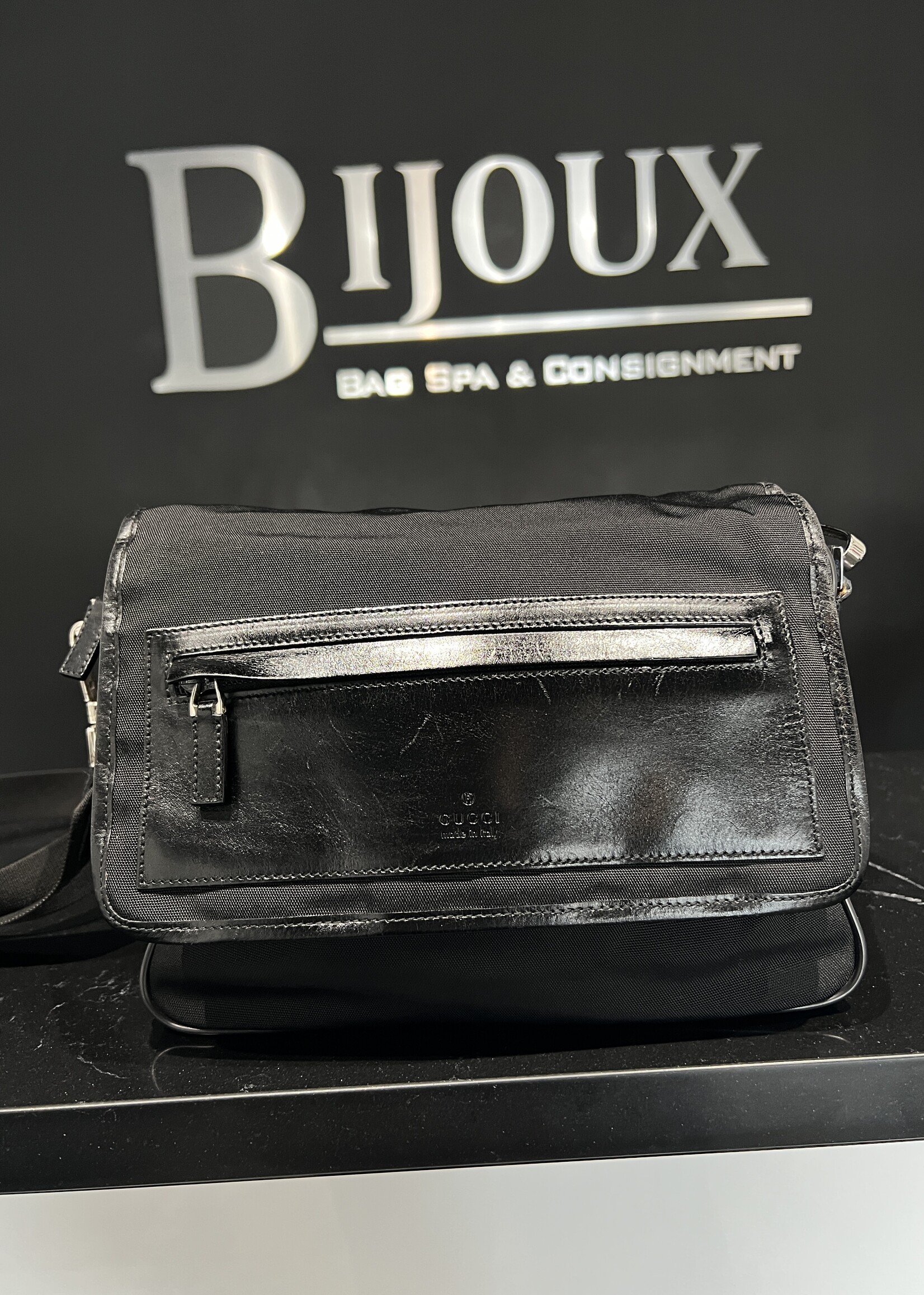 Gucci SOLD - Gucci Flat Pocket Messenger