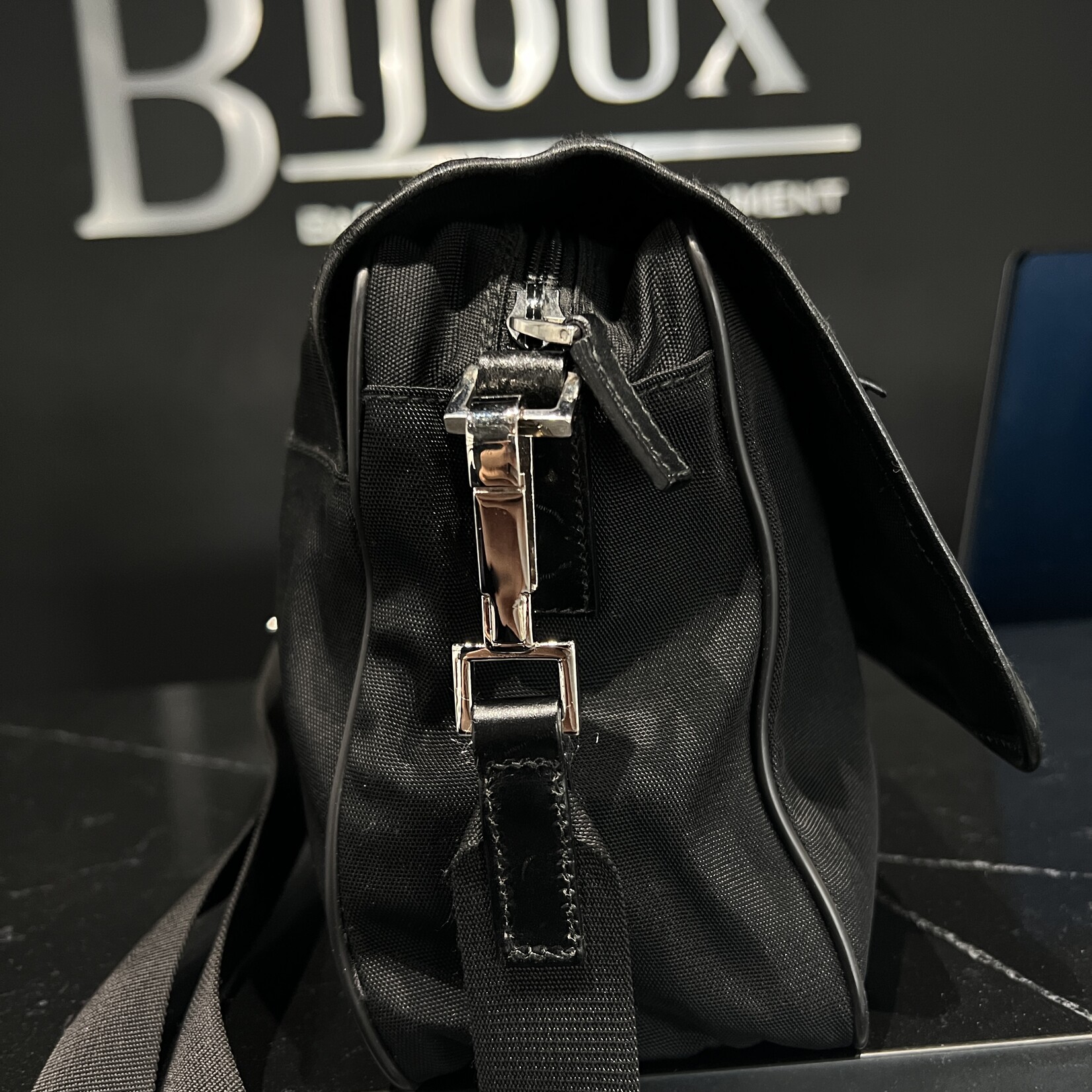 Gucci SOLD - Gucci Flat Pocket Messenger