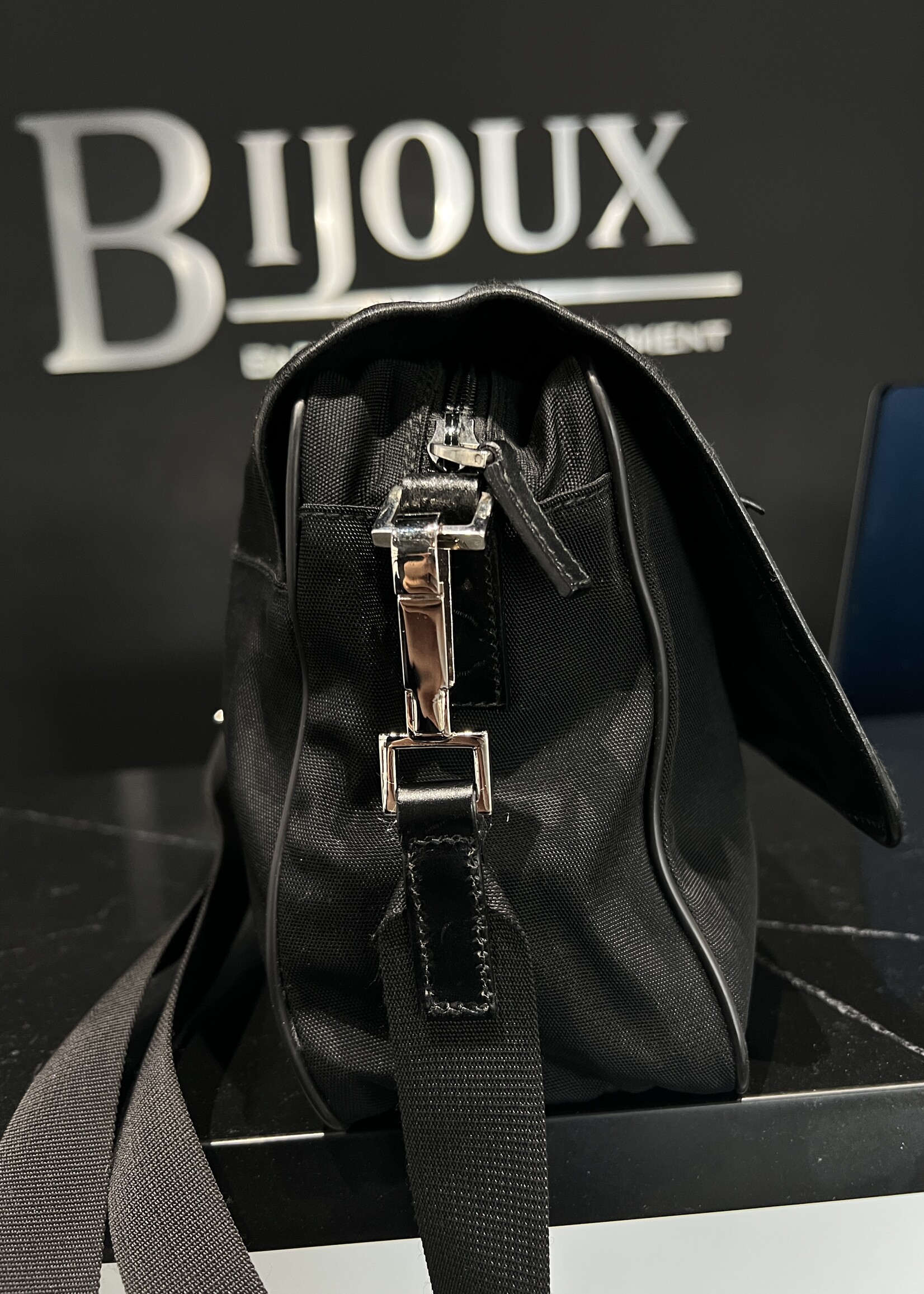 Gucci SOLD - Gucci Flat Pocket Messenger