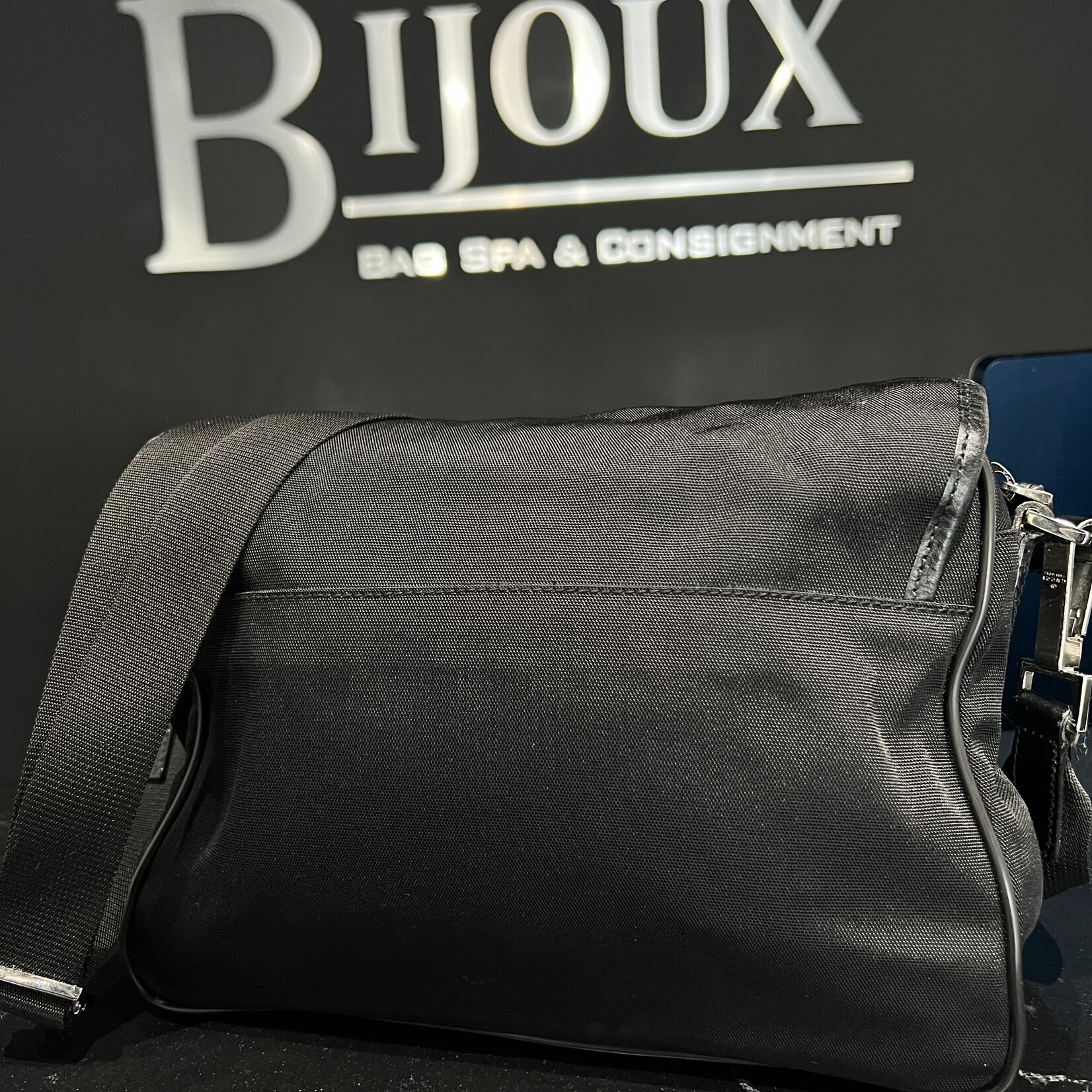 Gucci SOLD - Gucci Flat Pocket Messenger