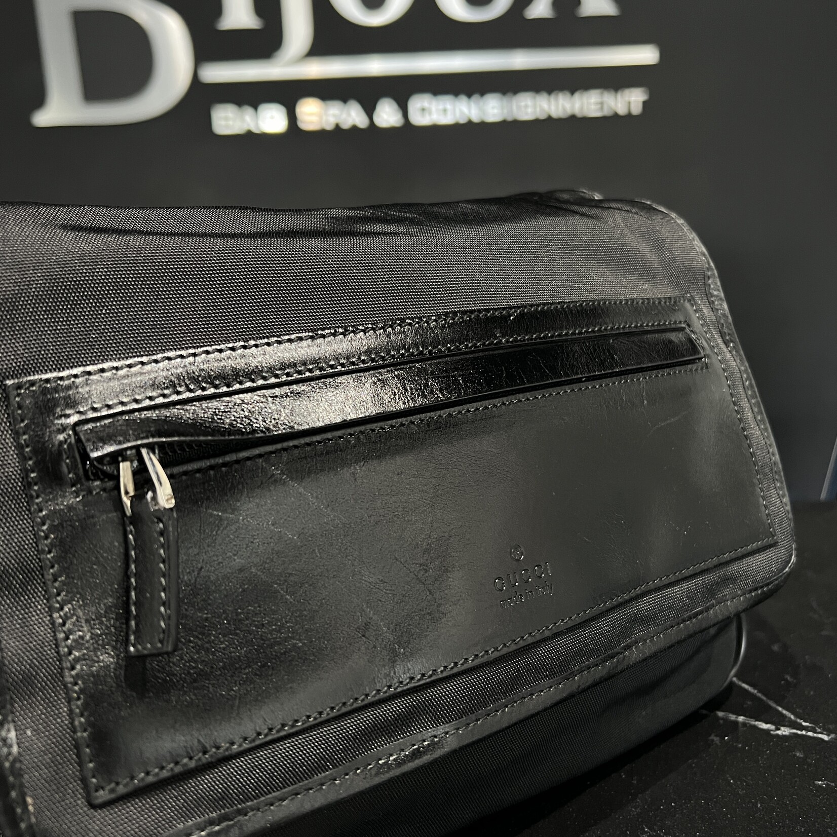 Gucci SOLD - Gucci Flat Pocket Messenger