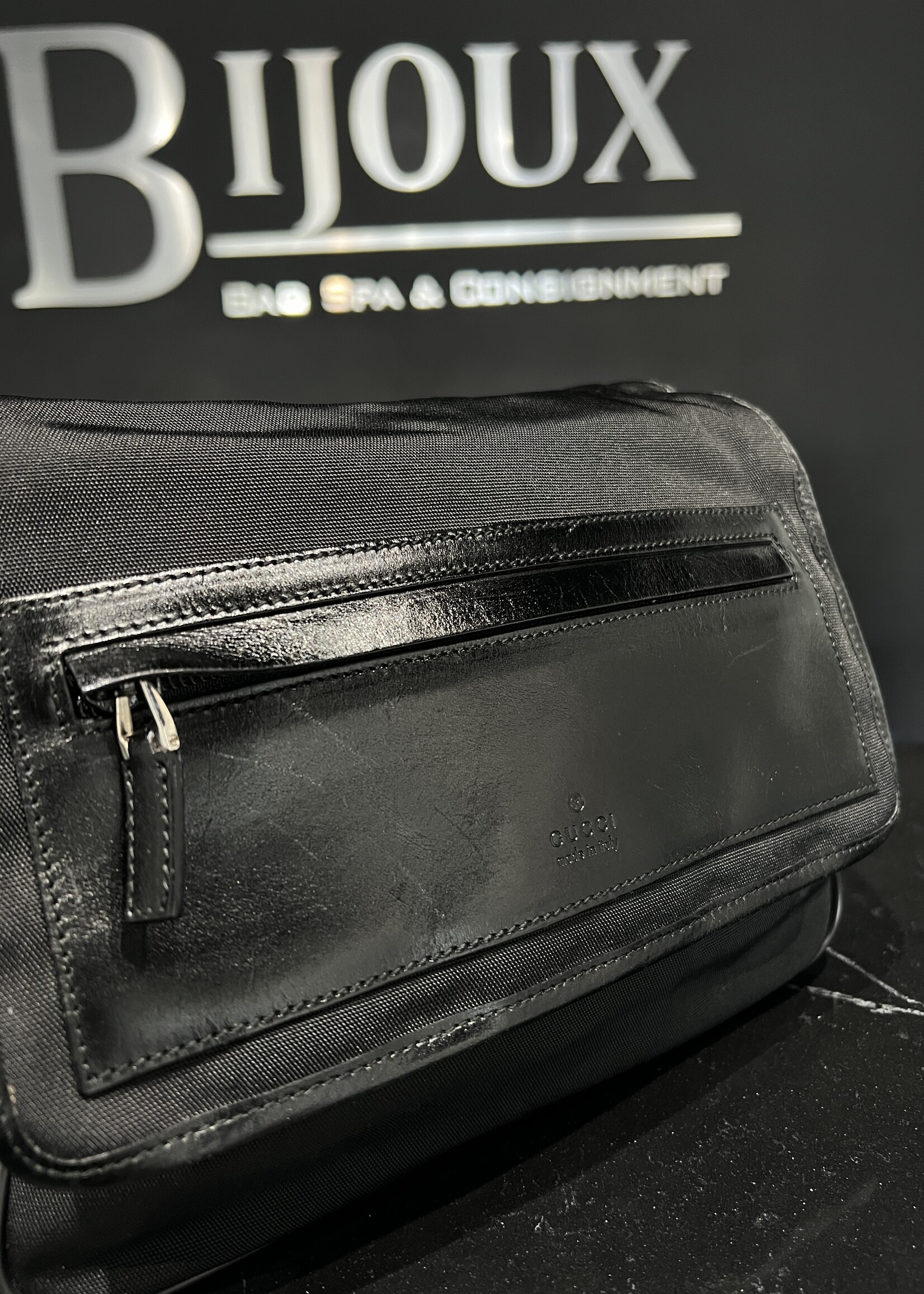 Gucci SOLD - Gucci Flat Pocket Messenger