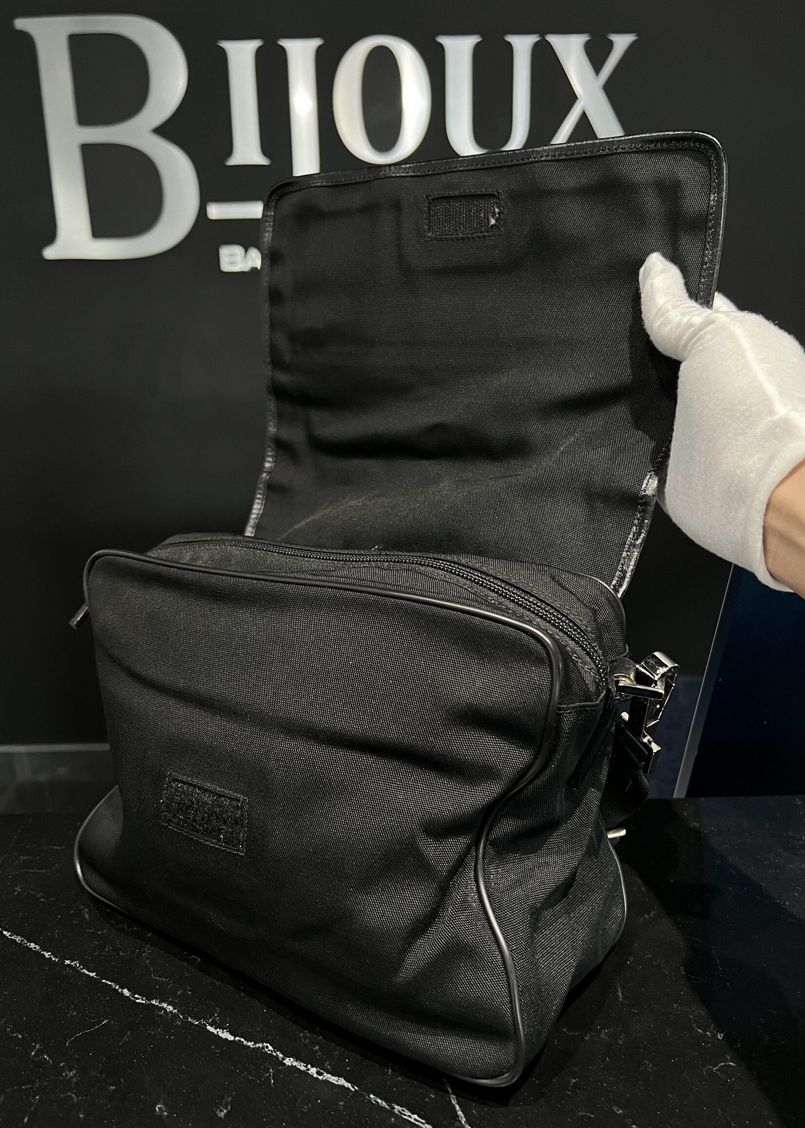 Gucci SOLD - Gucci Flat Pocket Messenger