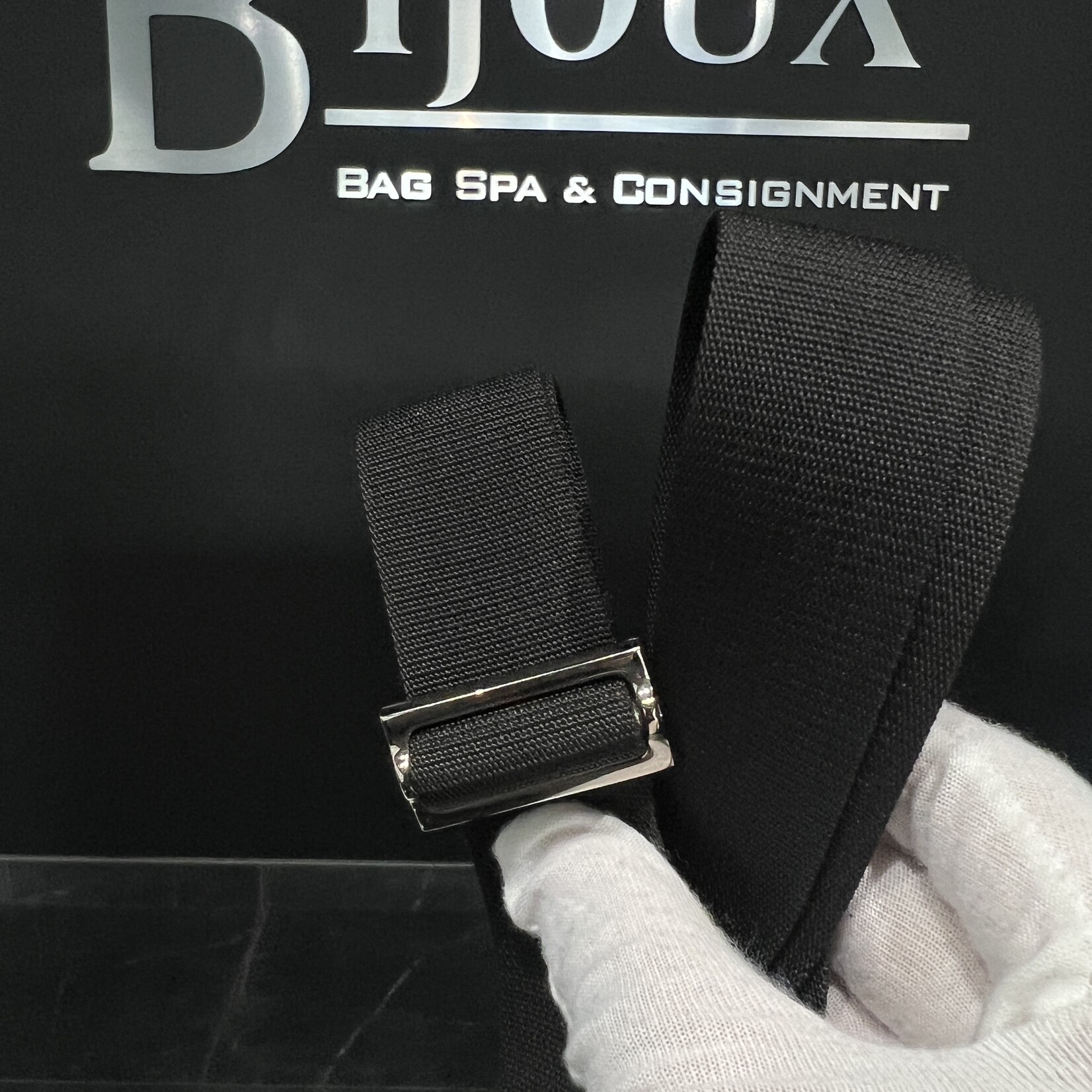 Gucci SOLD - Gucci Flat Pocket Messenger