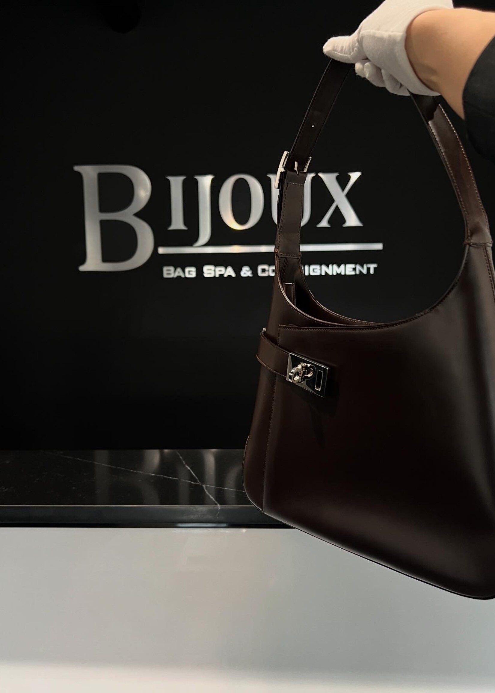 Salvatore Ferragamo SOLD- Salvatore Ferragamo Gancini Shoulder