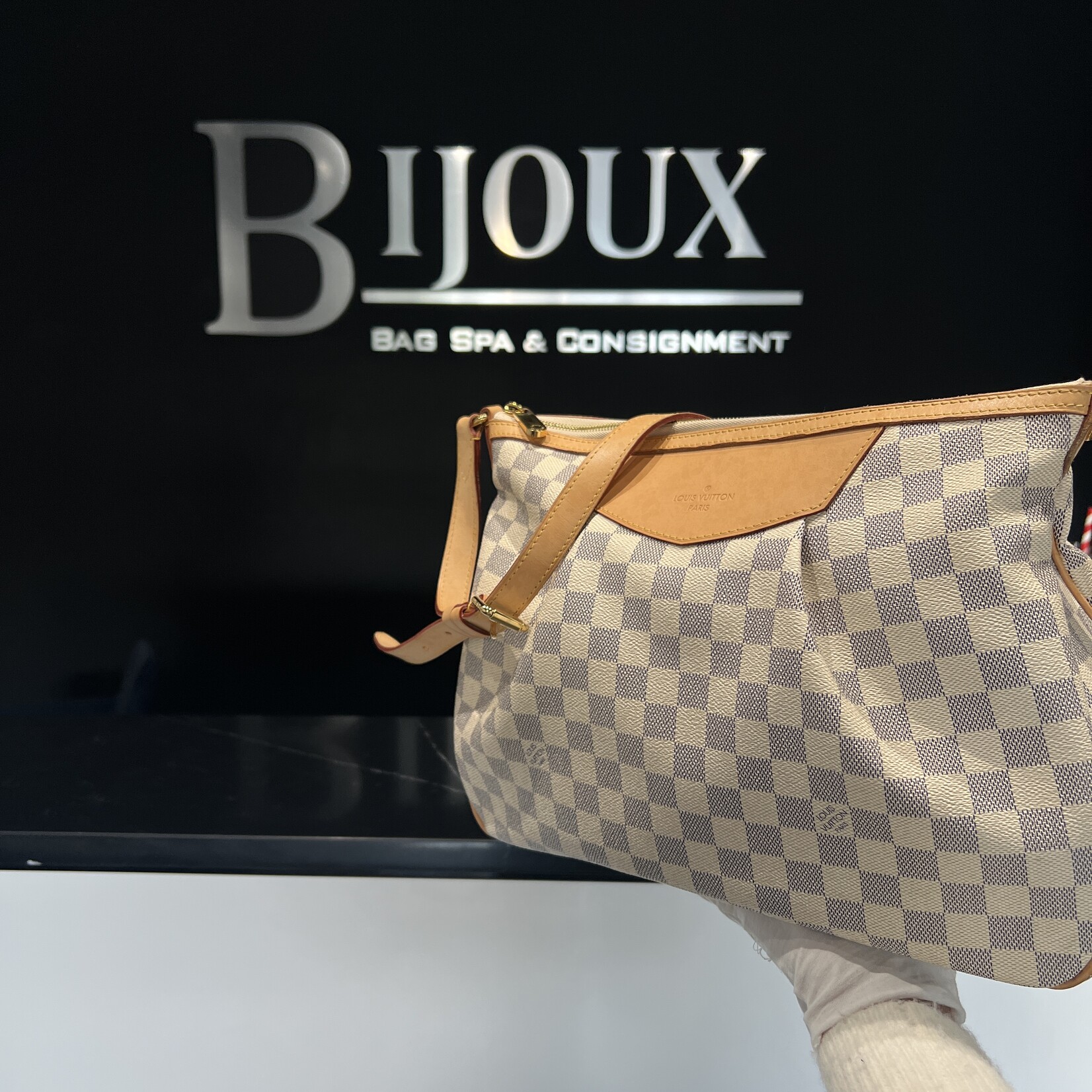 Louis Vuitton SOLD- Louis Vuitton Siracusa MM