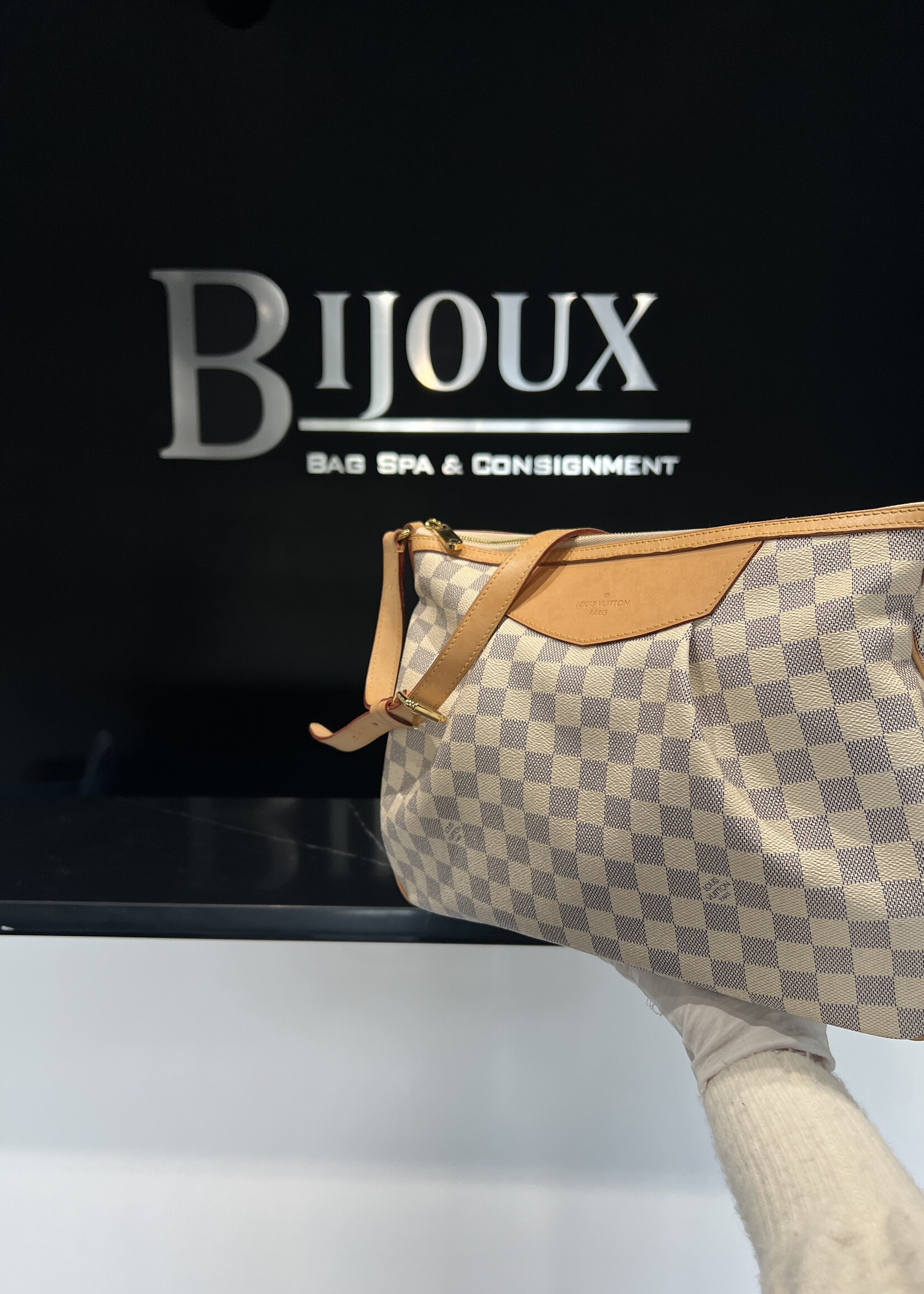 Louis Vuitton SOLD- Louis Vuitton Siracusa MM