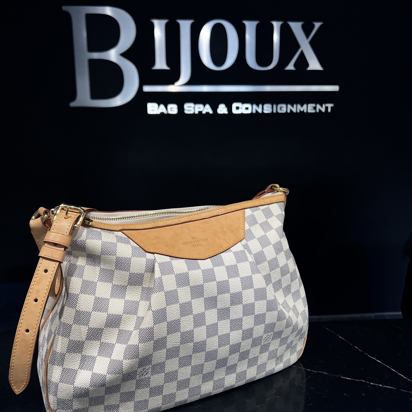 Louis Vuitton SOLD- Louis Vuitton Siracusa MM