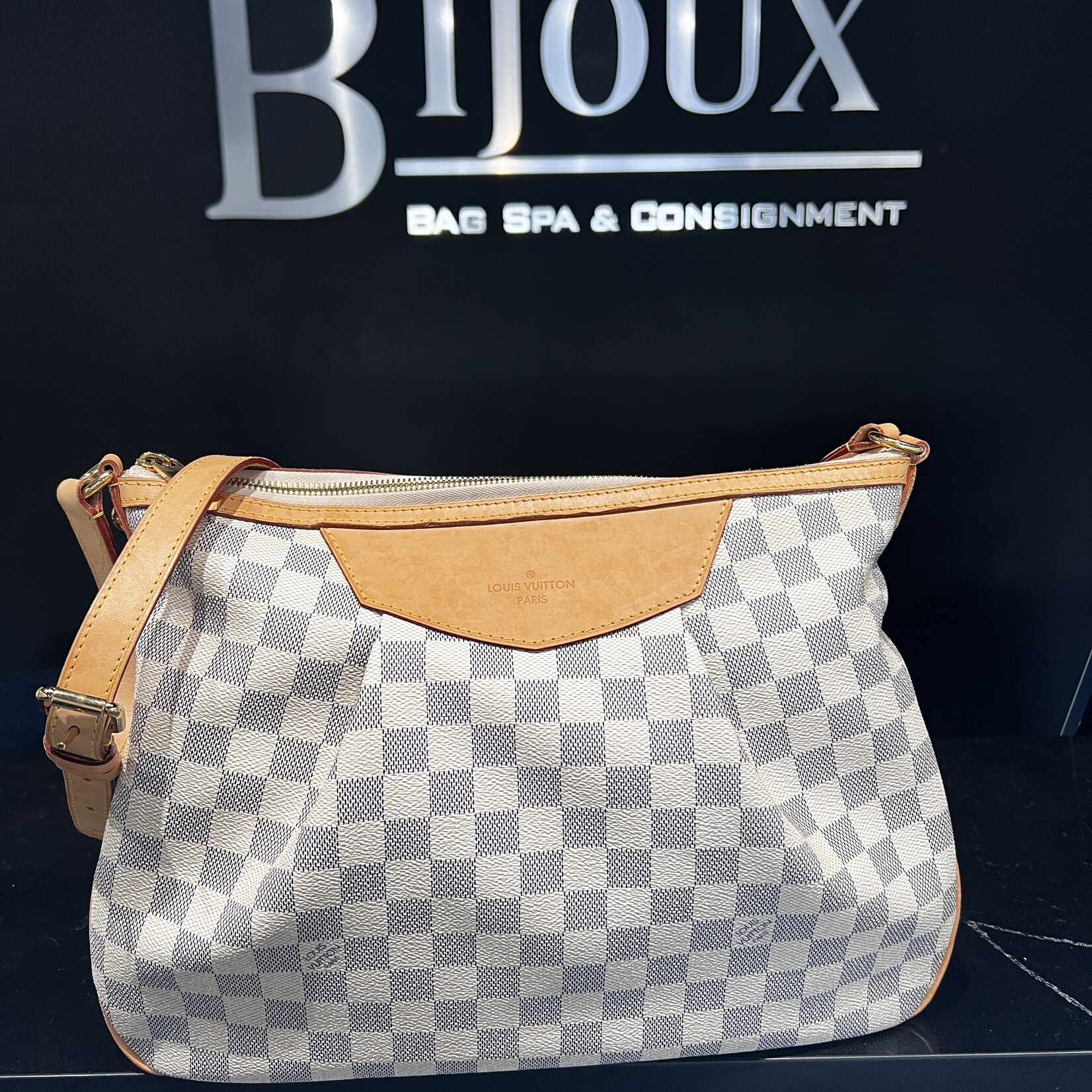 Louis Vuitton SOLD- Louis Vuitton Siracusa MM