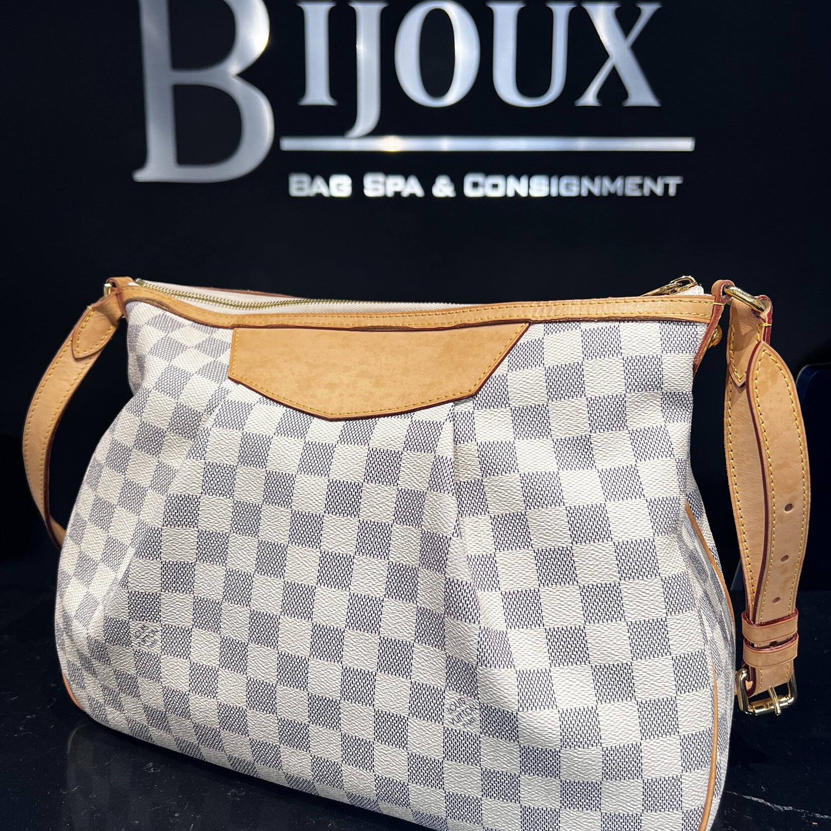 Louis Vuitton SOLD- Louis Vuitton Siracusa MM