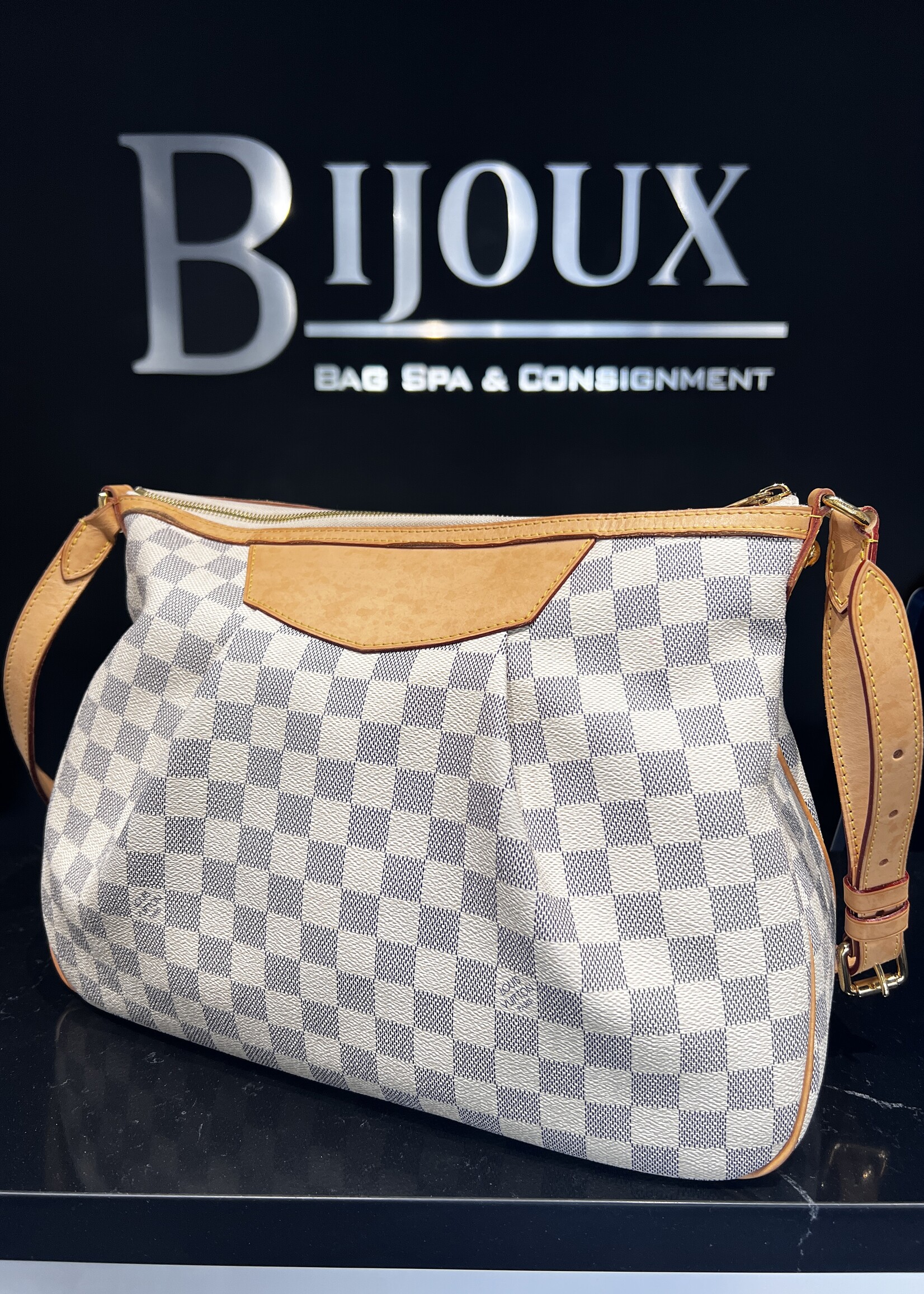 Louis Vuitton SOLD- Louis Vuitton Siracusa MM