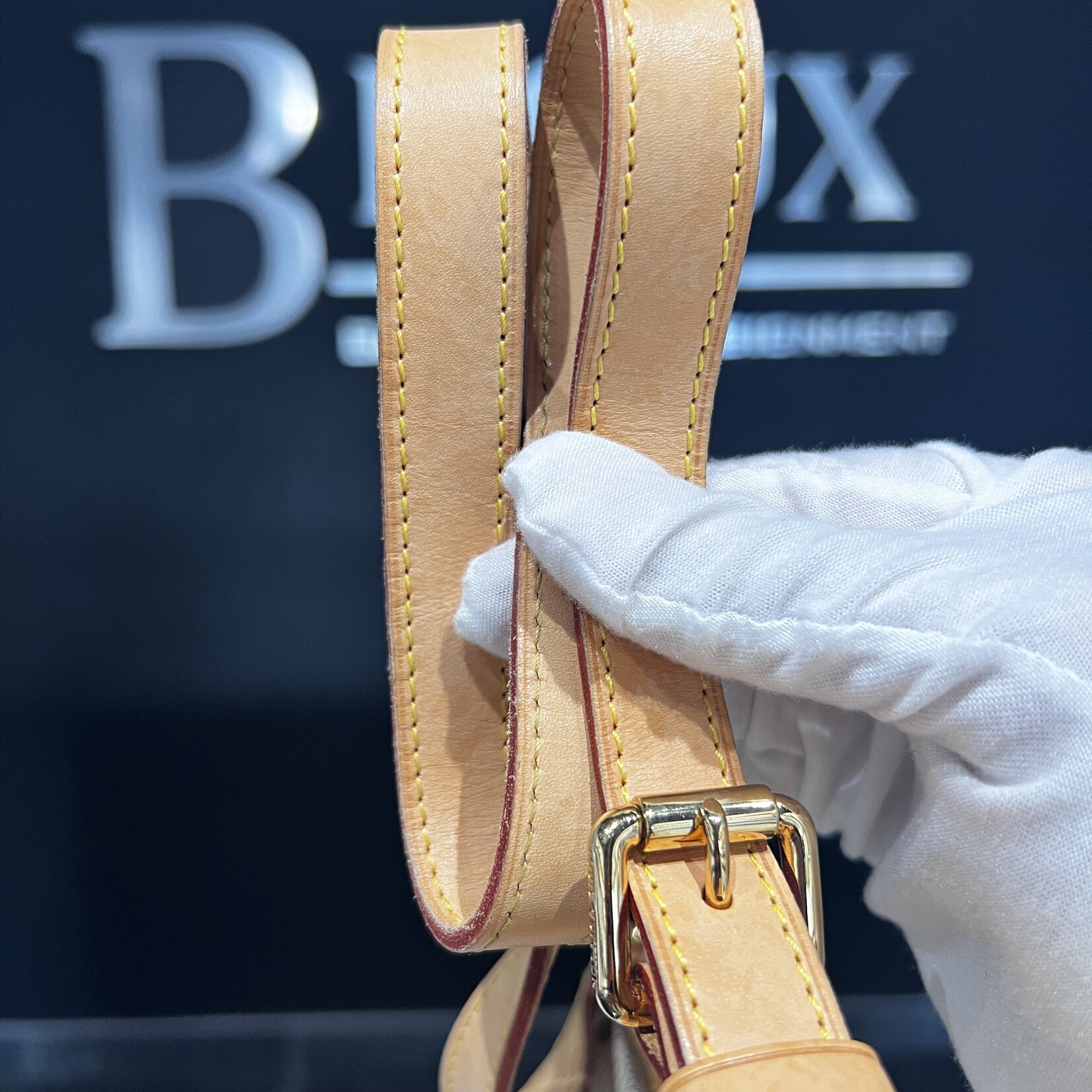 Louis Vuitton SOLD- Louis Vuitton Siracusa MM