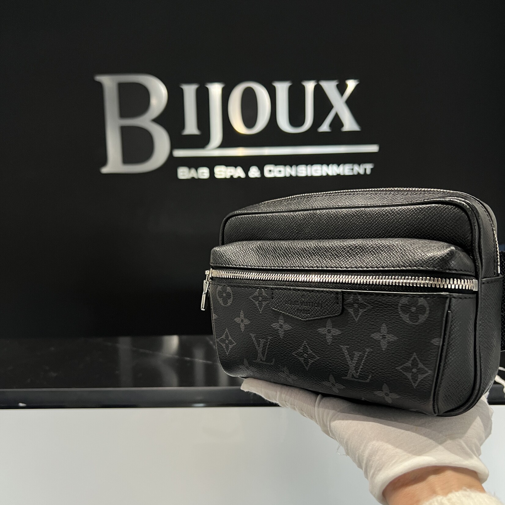 Louis Vuitton Louis Vuitton Eclipse Taiga Messenger