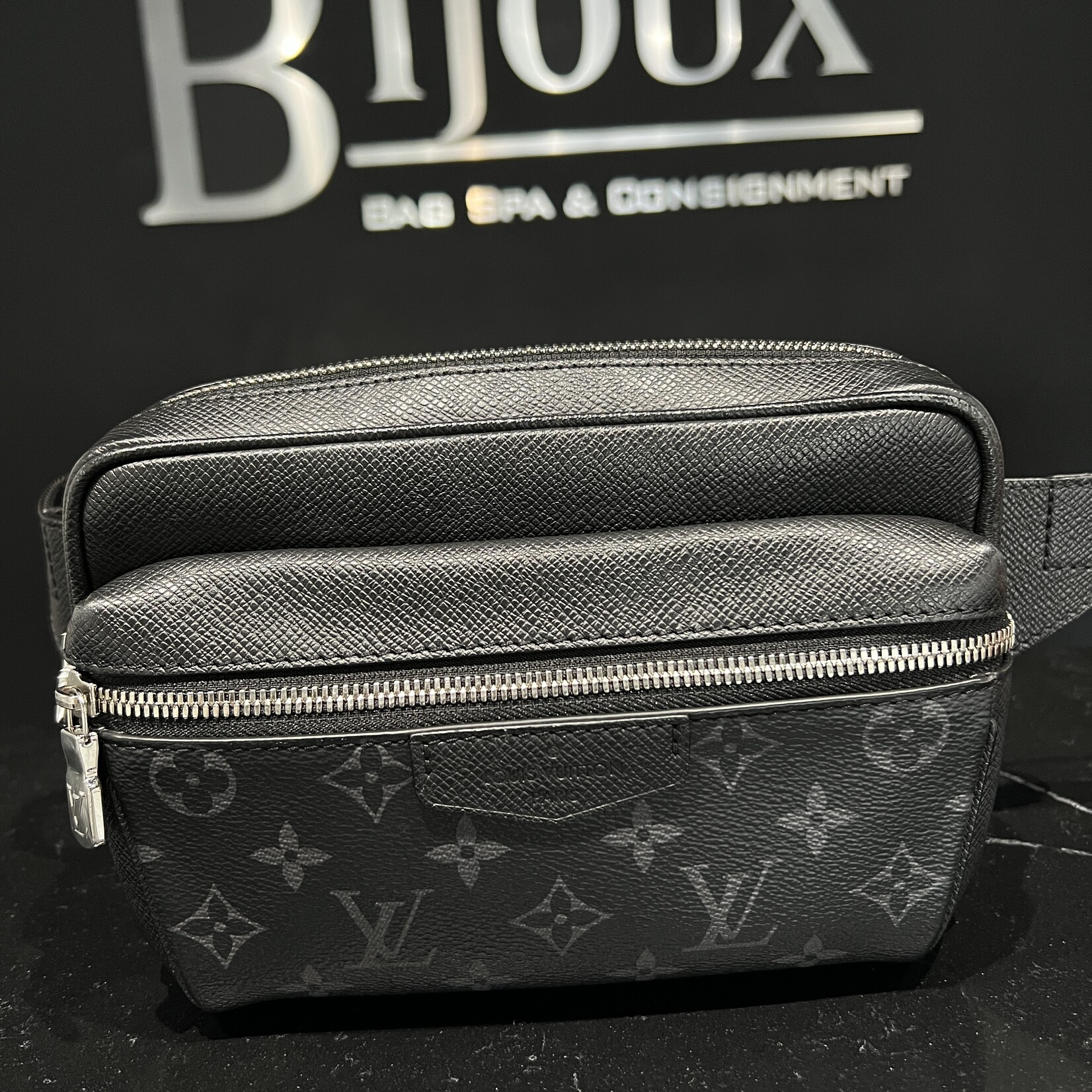 Louis Vuitton Louis Vuitton Eclipse Taiga Messenger