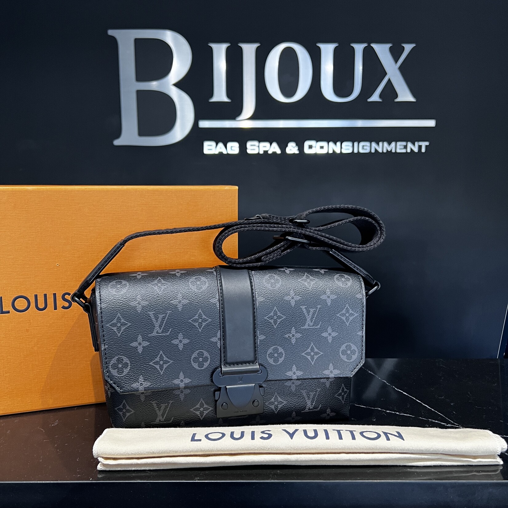 Louis Vuitton SOLD- Louis Vuitton Monogram Eclipse S-Cape