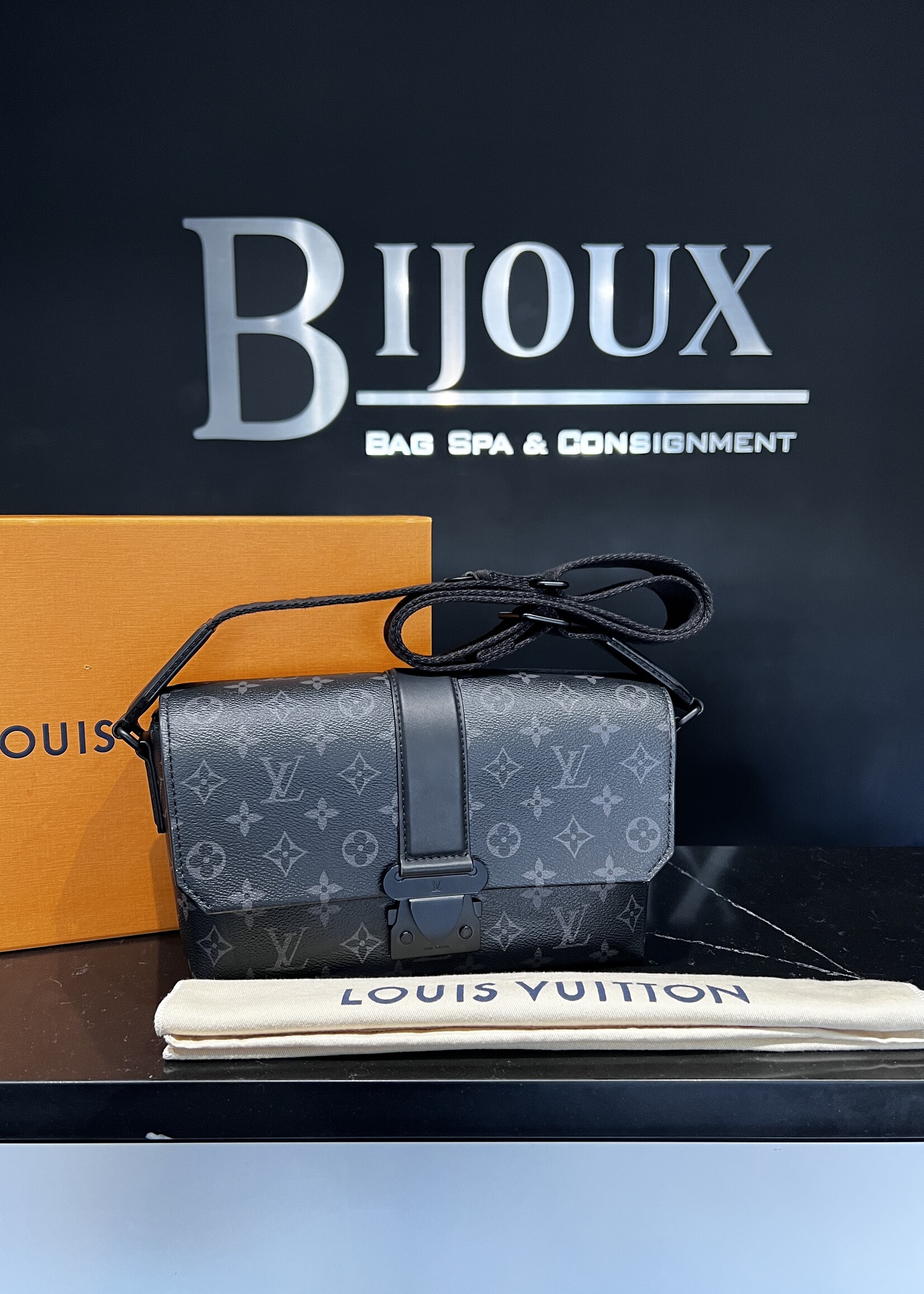 Louis Vuitton SOLD- Louis Vuitton Monogram Eclipse S-Cape