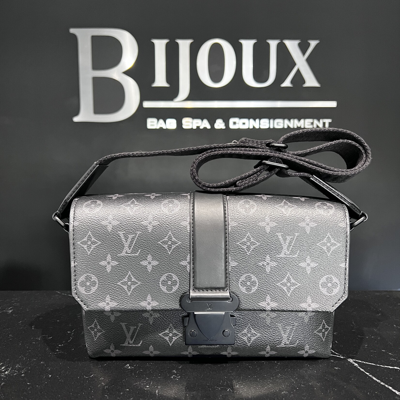 Louis Vuitton SOLD- Louis Vuitton Monogram Eclipse S-Cape