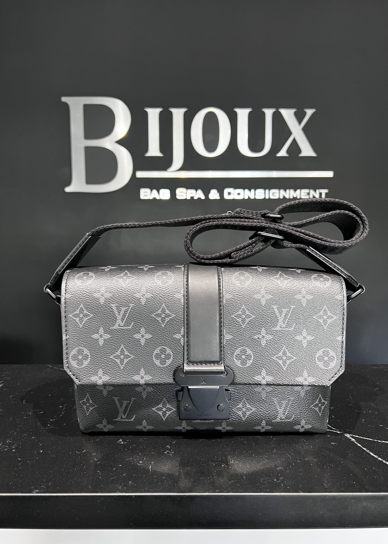 Louis Vuitton SOLD- Louis Vuitton Monogram Eclipse S-Cape