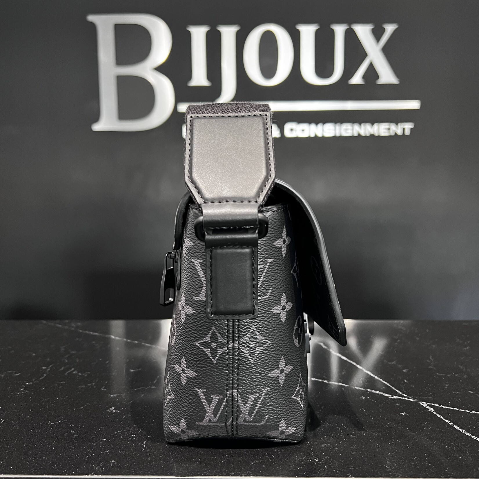 Louis Vuitton SOLD- Louis Vuitton Monogram Eclipse S-Cape