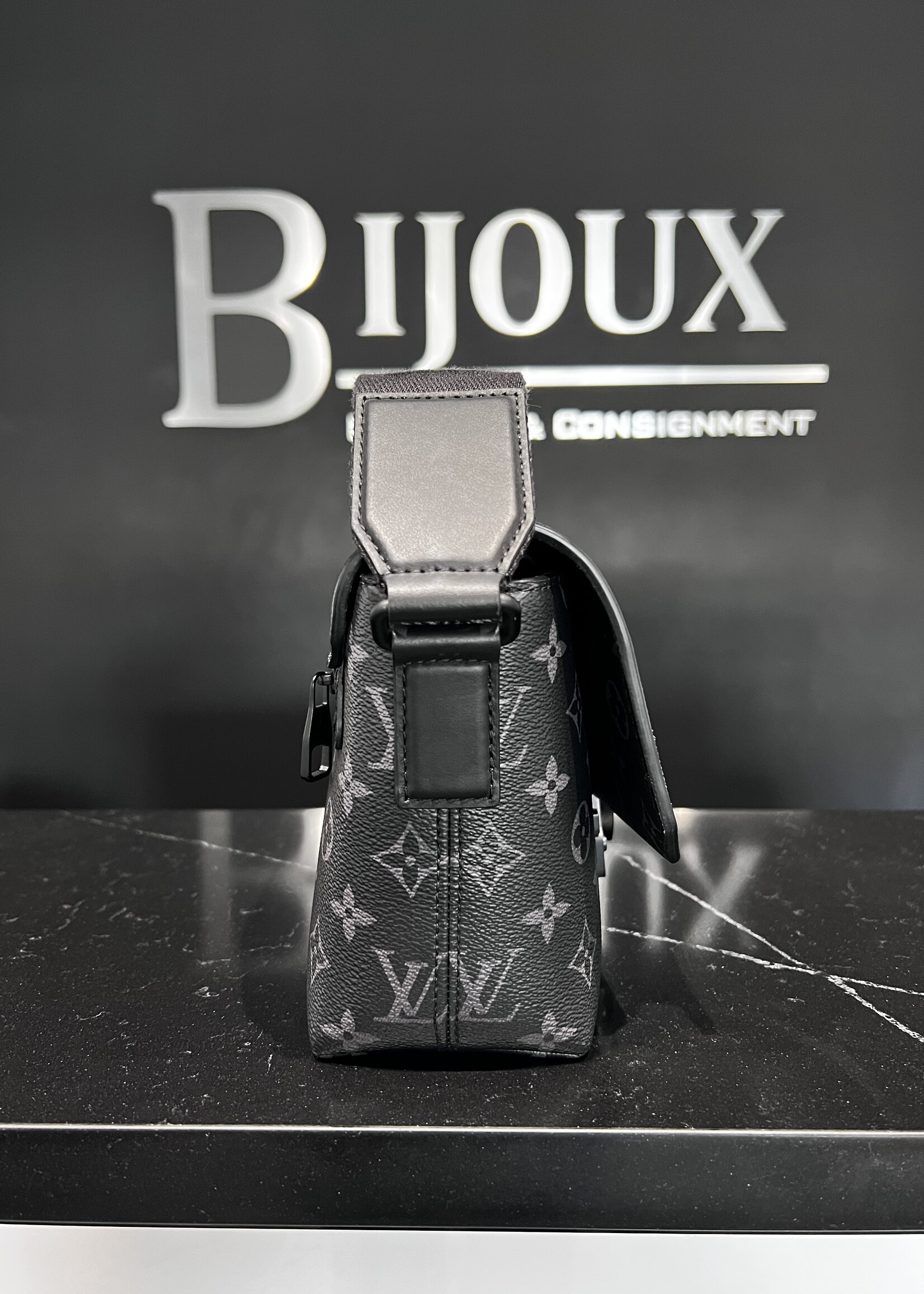 Louis Vuitton SOLD- Louis Vuitton Monogram Eclipse S-Cape