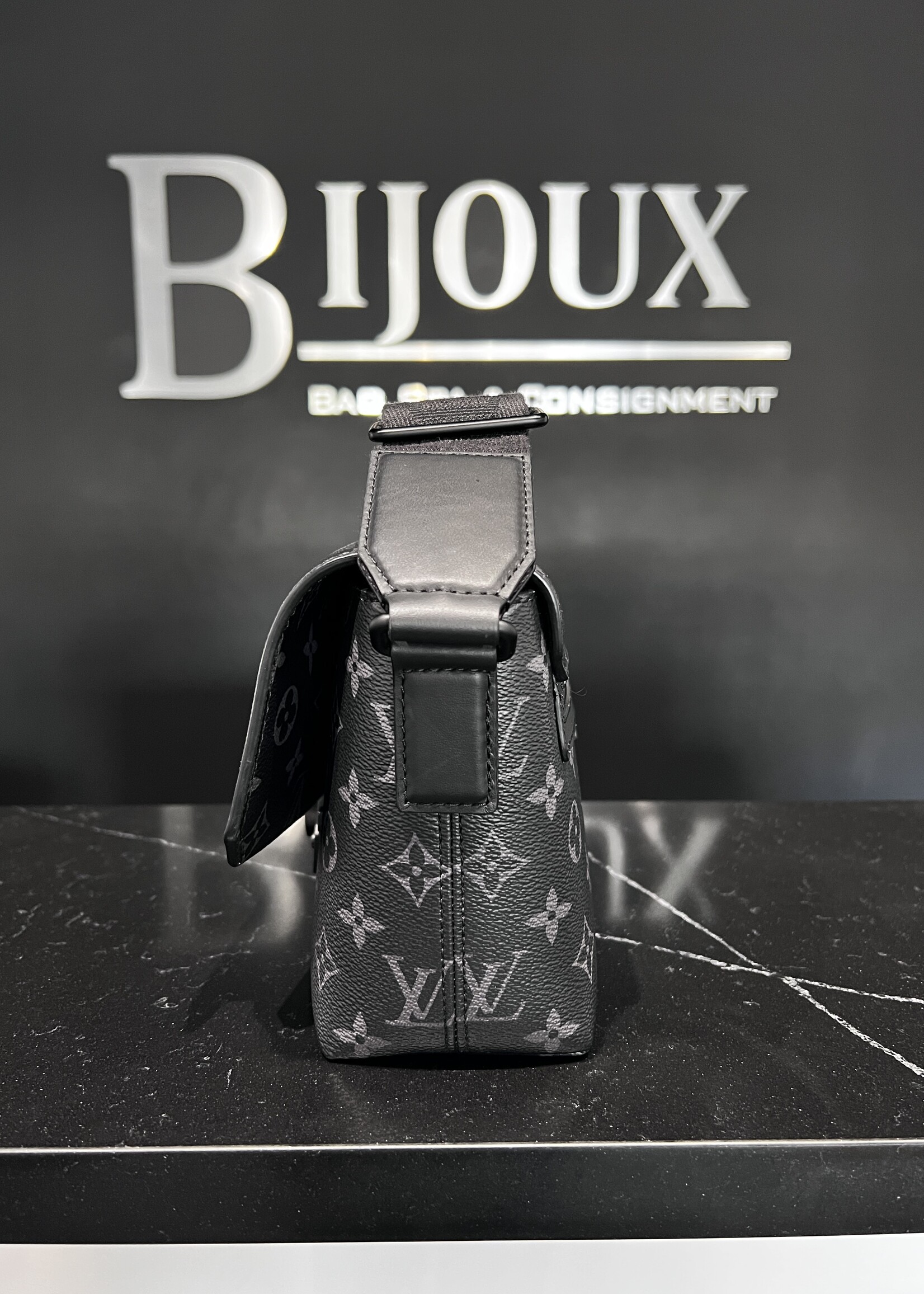 Louis Vuitton SOLD- Louis Vuitton Monogram Eclipse S-Cape