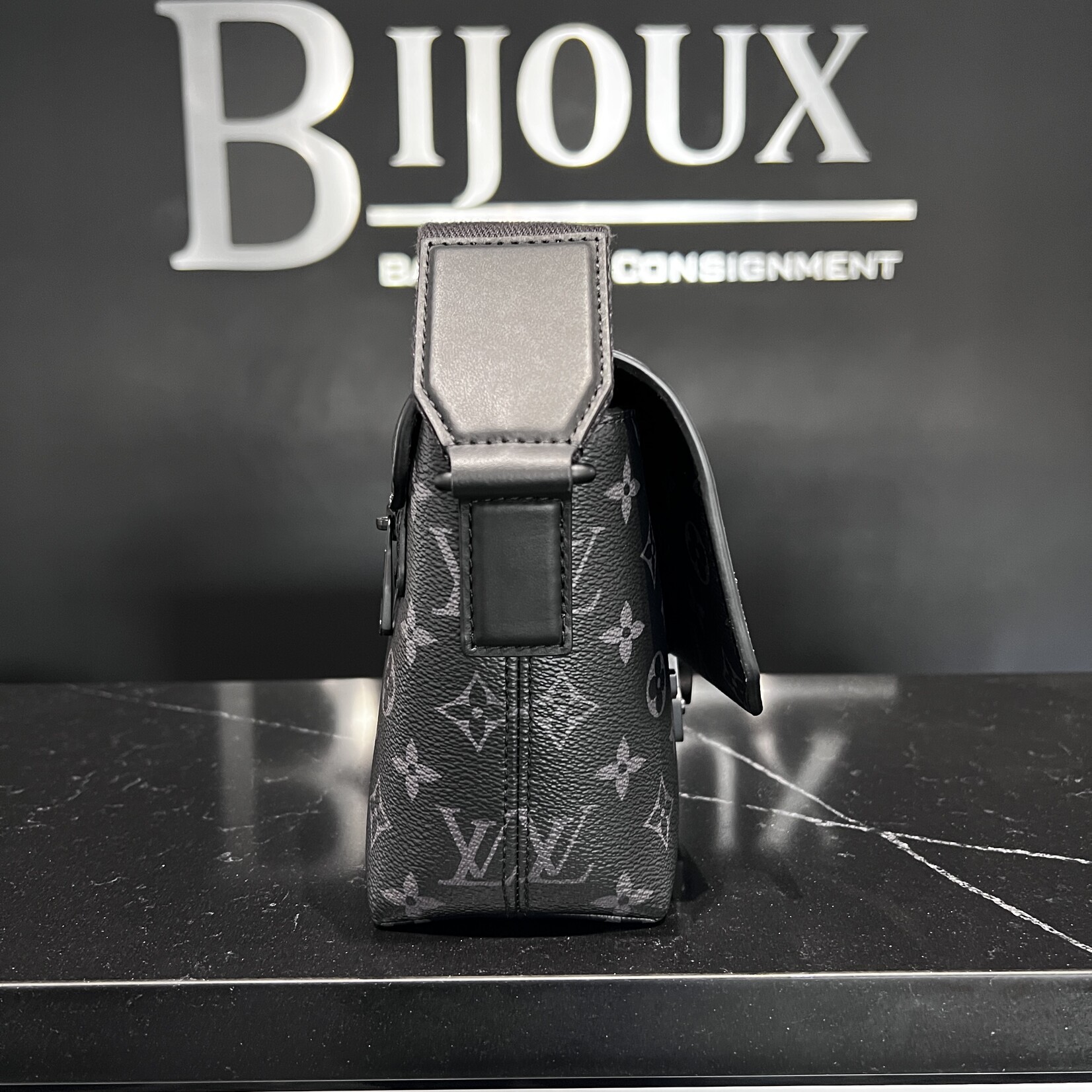 Louis Vuitton SOLD- Louis Vuitton Monogram Eclipse S-Cape