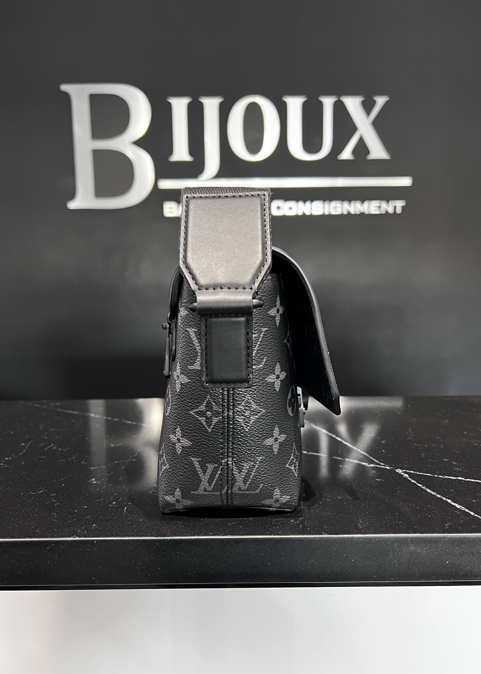 Louis Vuitton SOLD- Louis Vuitton Monogram Eclipse S-Cape