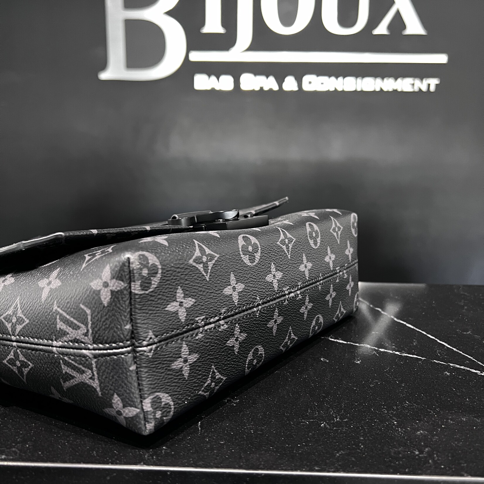 Louis Vuitton SOLD- Louis Vuitton Monogram Eclipse S-Cape