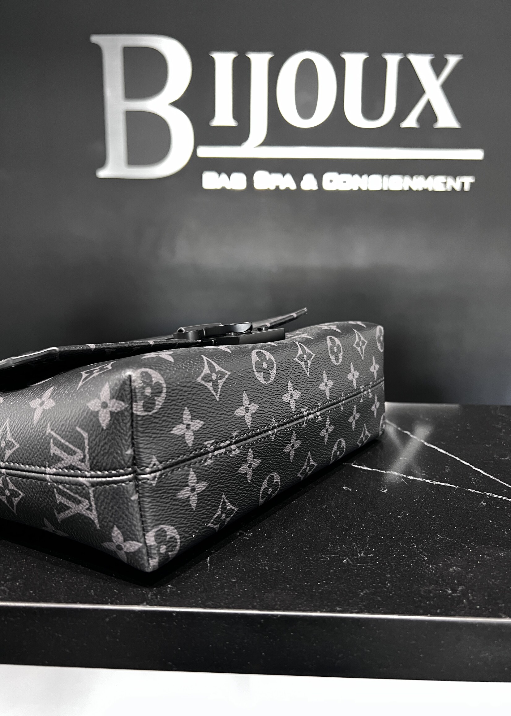 Louis Vuitton SOLD- Louis Vuitton Monogram Eclipse S-Cape