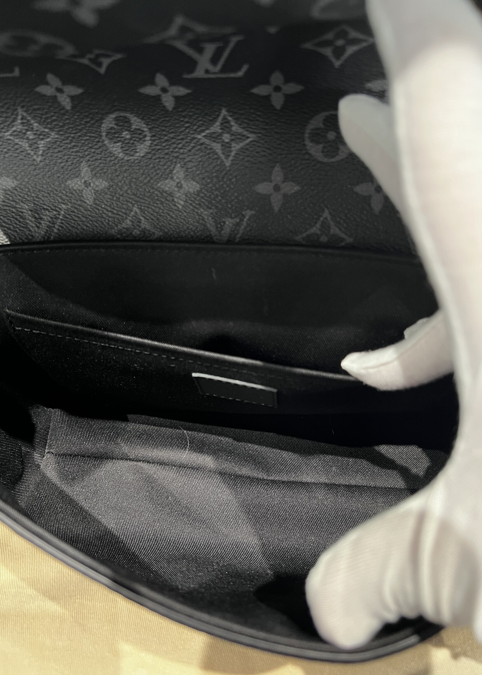 Louis Vuitton SOLD- Louis Vuitton Monogram Eclipse S-Cape