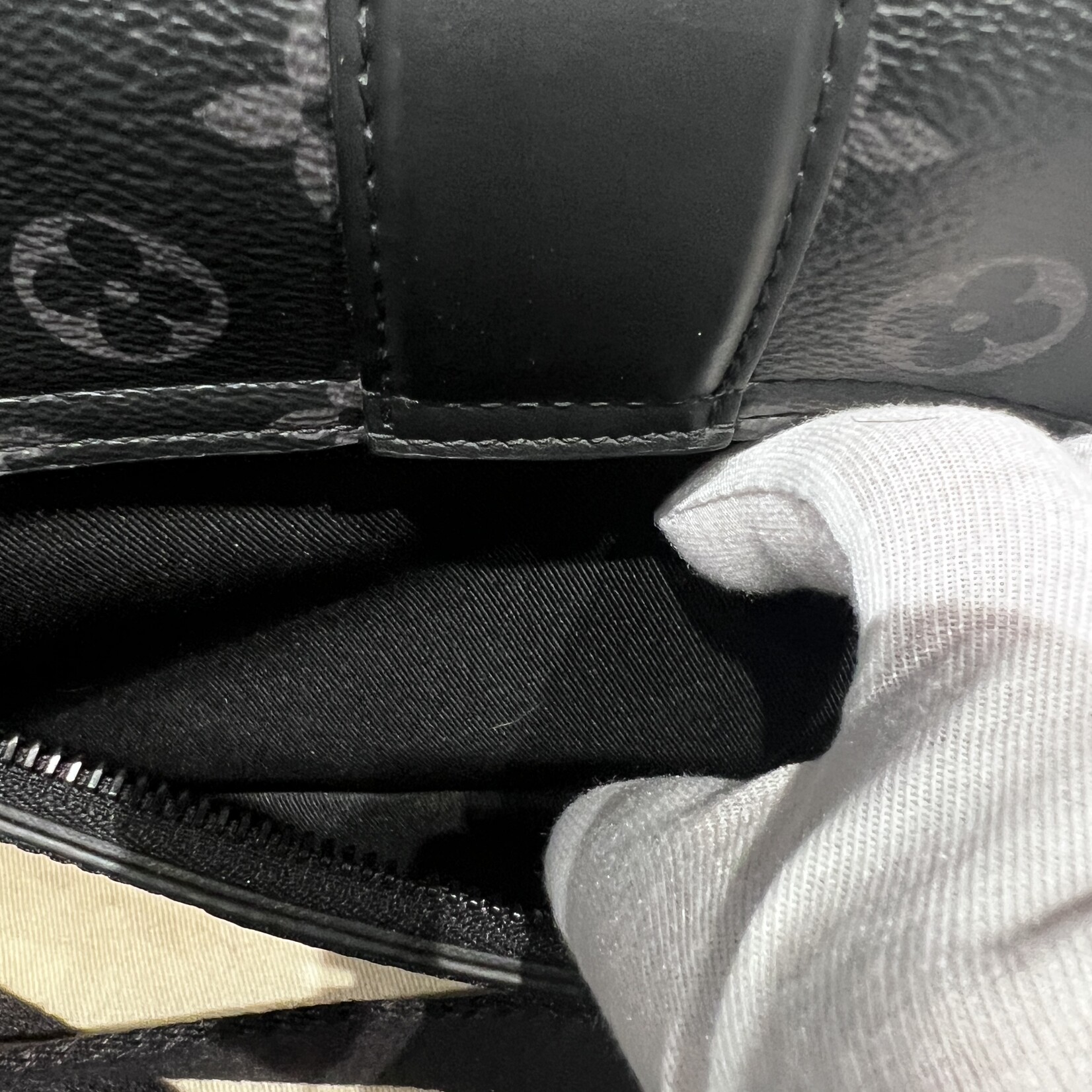 Louis Vuitton SOLD- Louis Vuitton Monogram Eclipse S-Cape