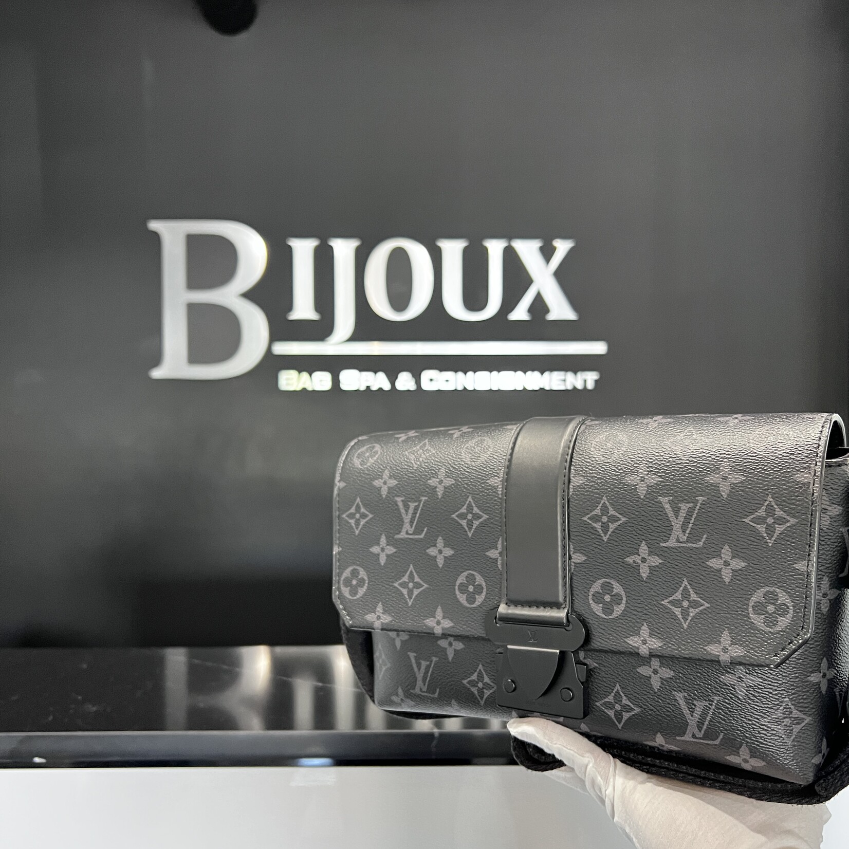 Louis Vuitton SOLD- Louis Vuitton Monogram Eclipse S-Cape