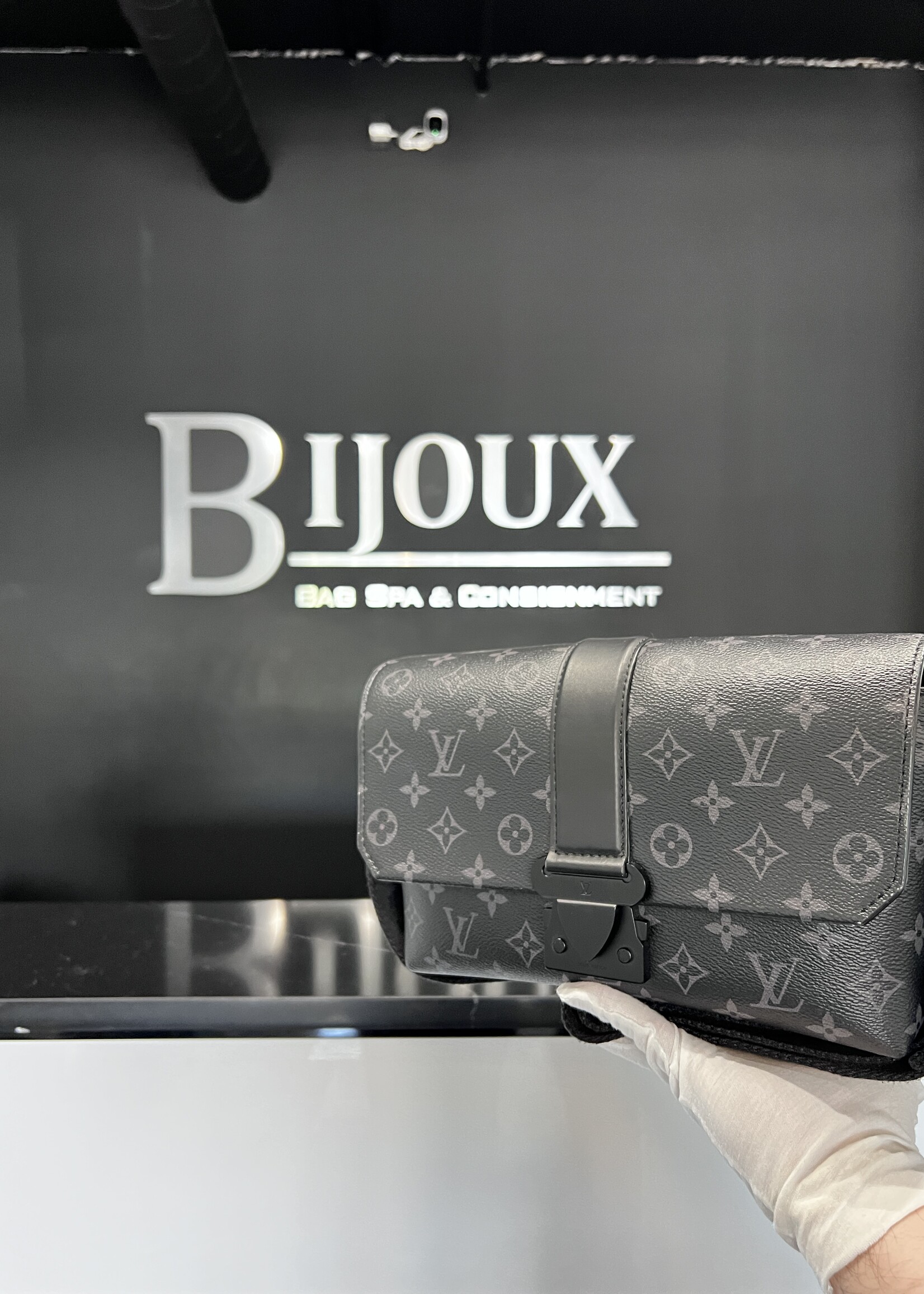 Louis Vuitton SOLD- Louis Vuitton Monogram Eclipse S-Cape