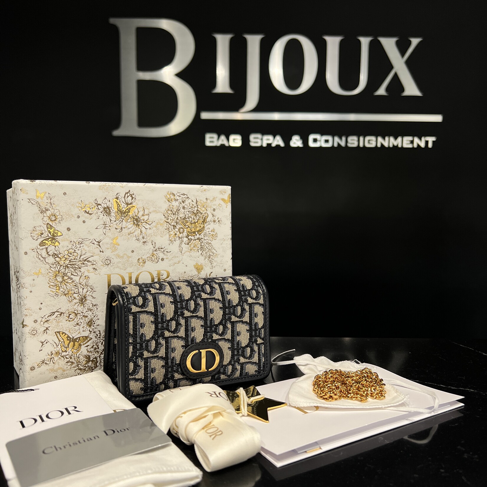 Christian Dior SOLD- Christian Dior Montaigne 30 Nano Chain Pouch