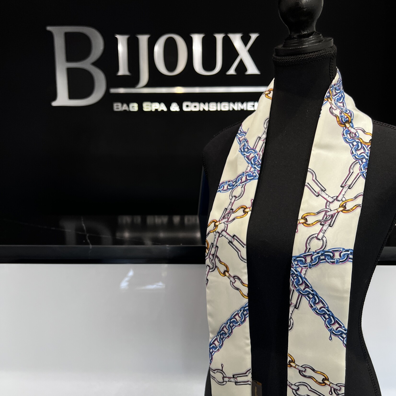 Louis Vuitton Louis Vuitton Monogram Chain Bandeau White