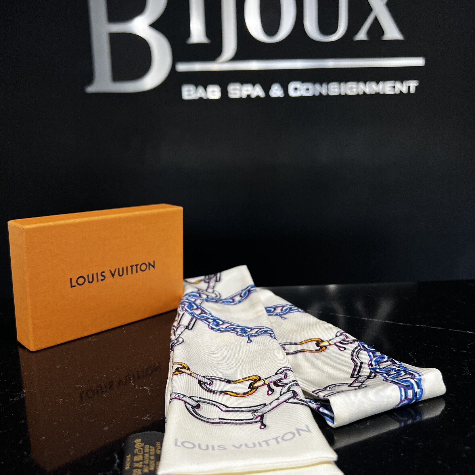 Louis Vuitton Louis Vuitton Monogram Chain Bandeau White