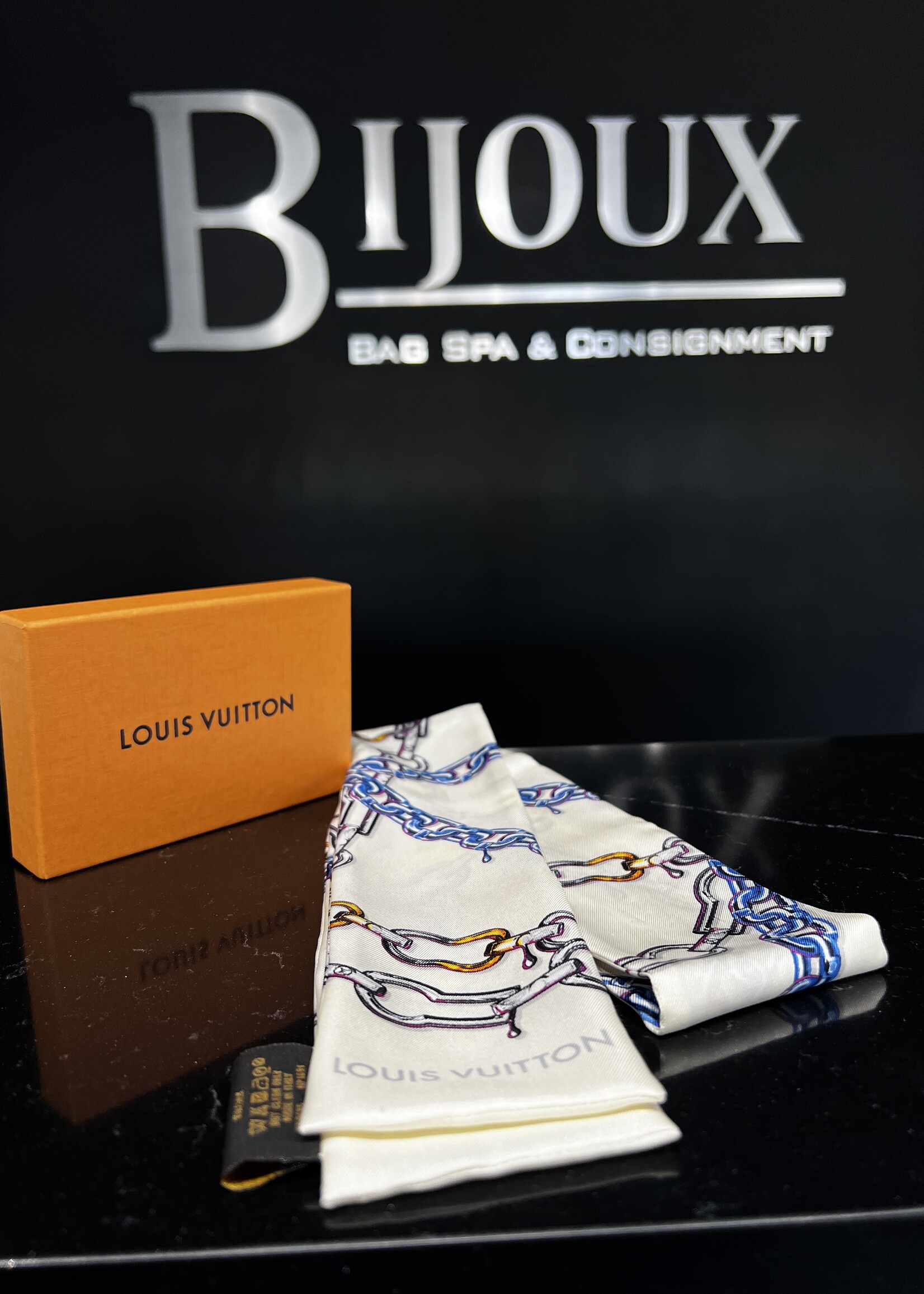 Louis Vuitton Louis Vuitton Monogram Chain Bandeau White