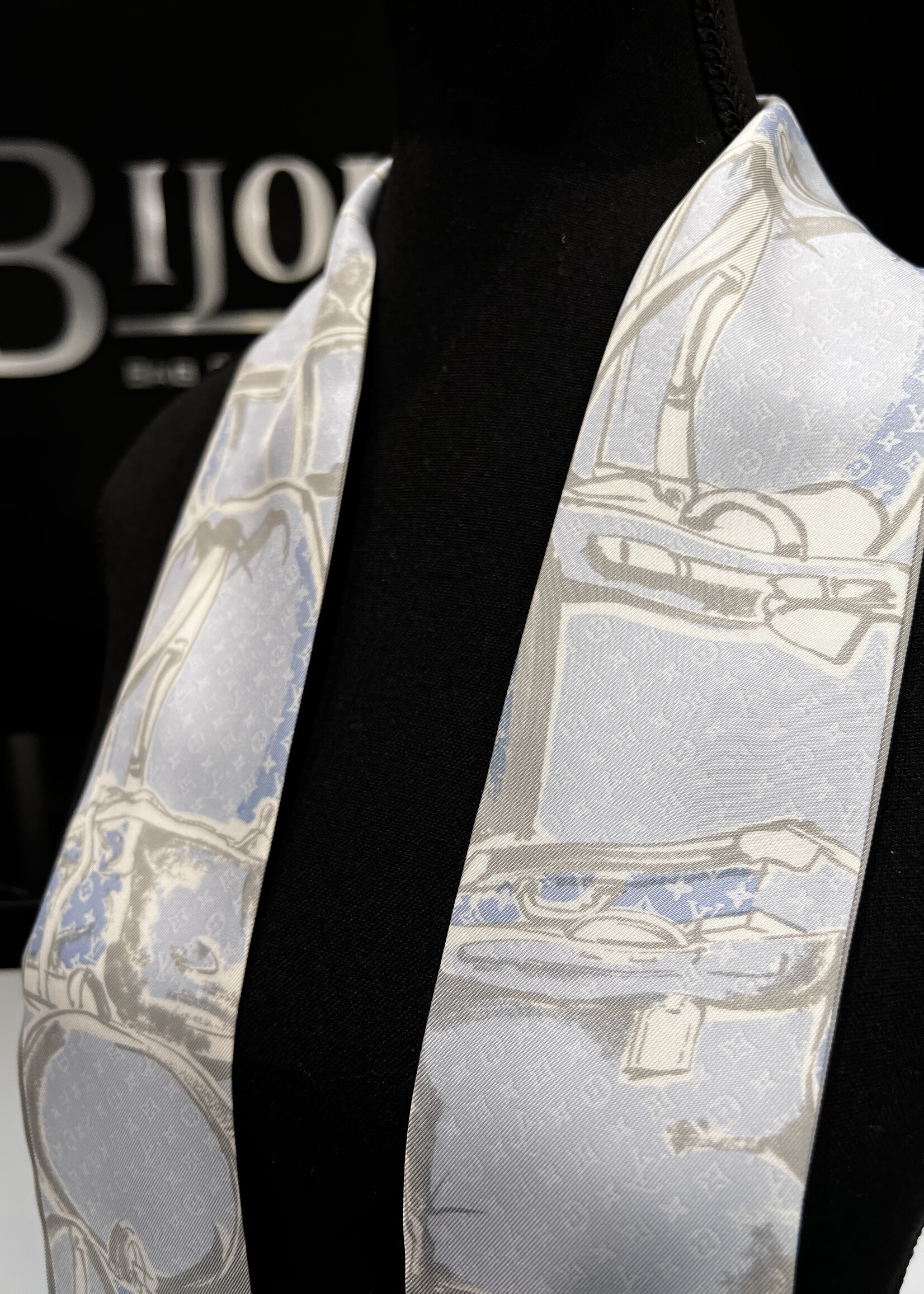 Louis Vuitton Louis Vuitton Trunks Bandeau Siel