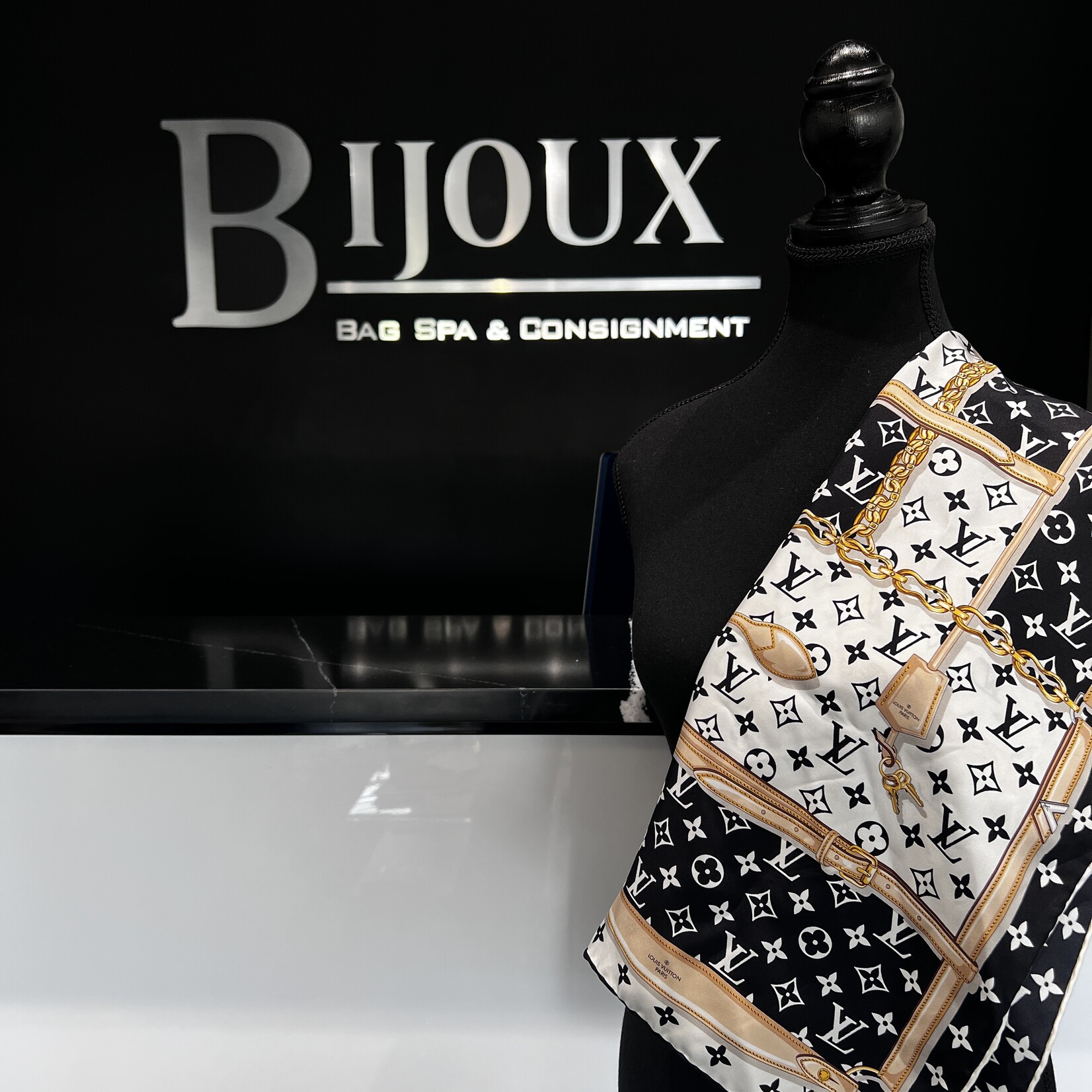 Louis Vuitton SOLD - Louis Vuitton Ultimate Square Scarf Monogram