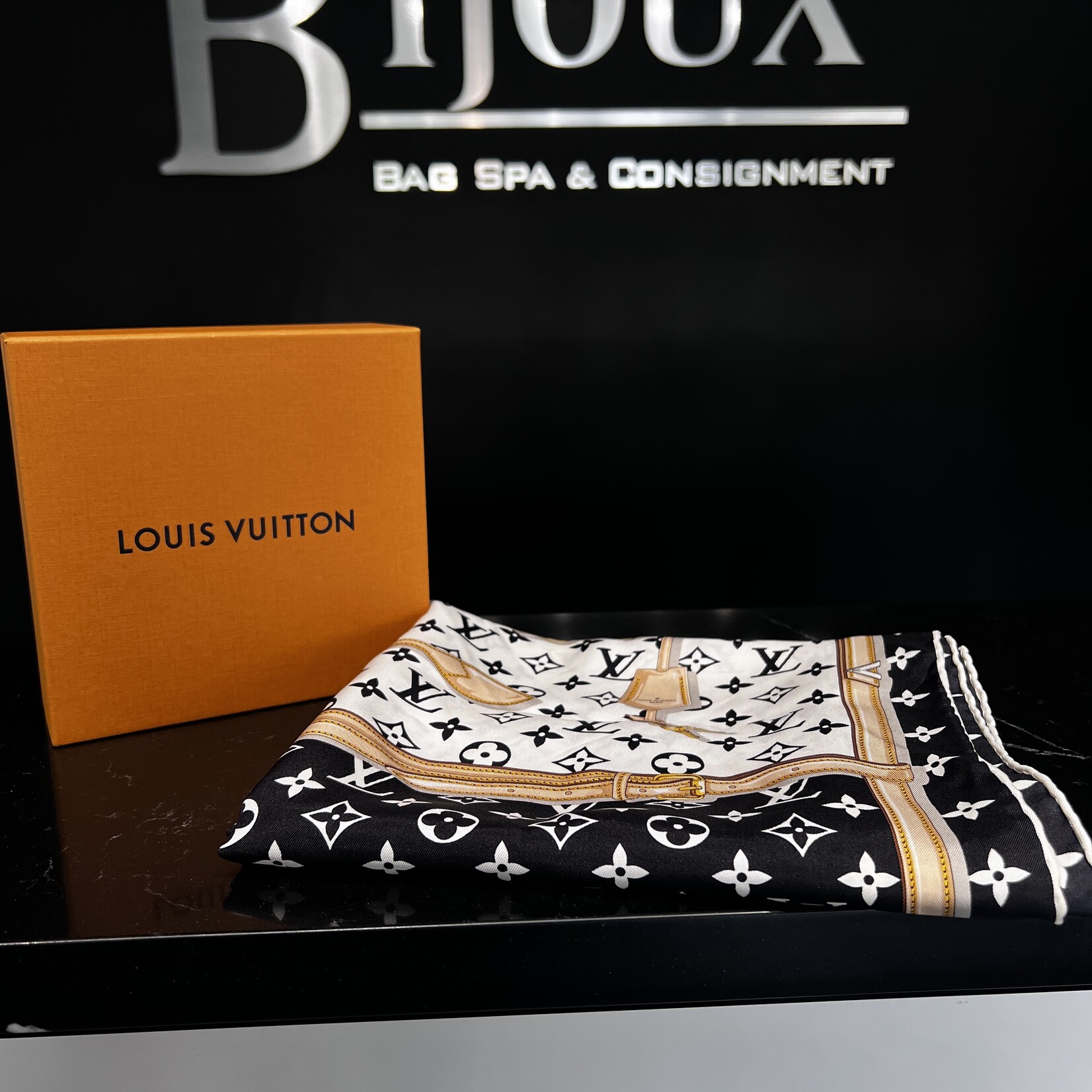 Louis Vuitton SOLD - Louis Vuitton Ultimate Square Scarf Monogram