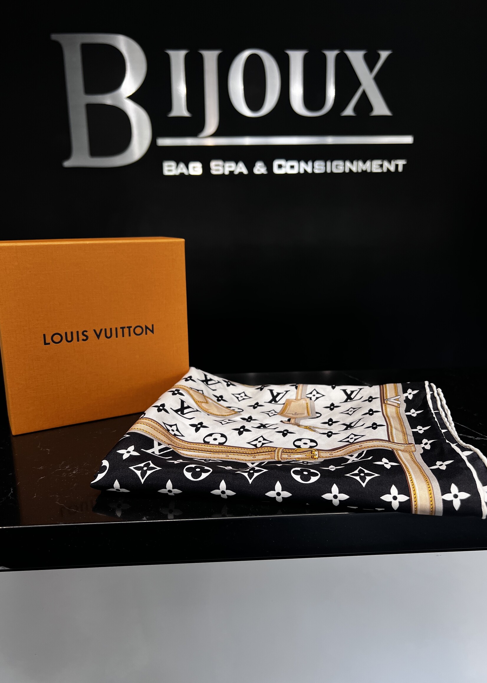 Louis Vuitton SOLD - Louis Vuitton Ultimate Square Scarf Monogram