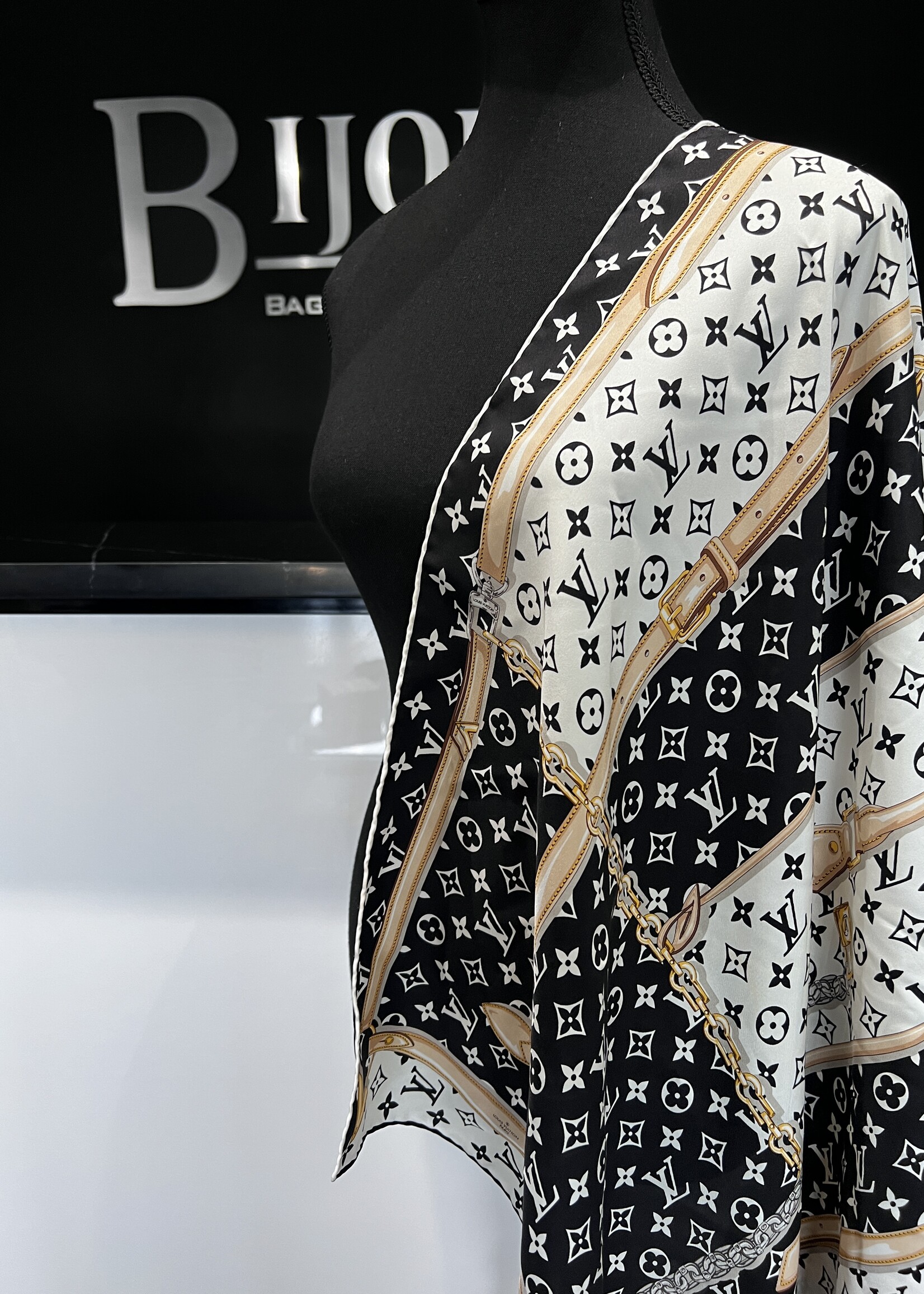 Louis Vuitton SOLD - Louis Vuitton Ultimate Square Scarf Monogram