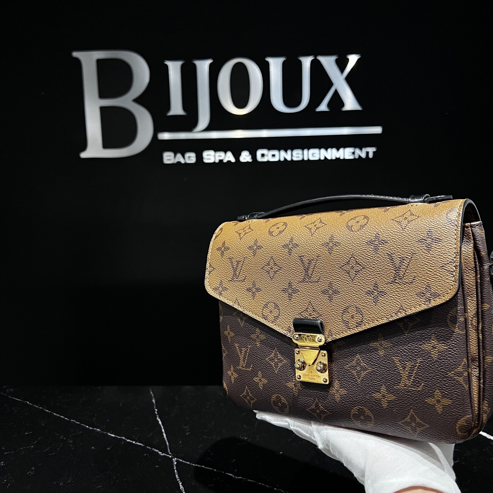 Louis Vuitton SOLD - Louis Vuitton Pochette Metis Reverse