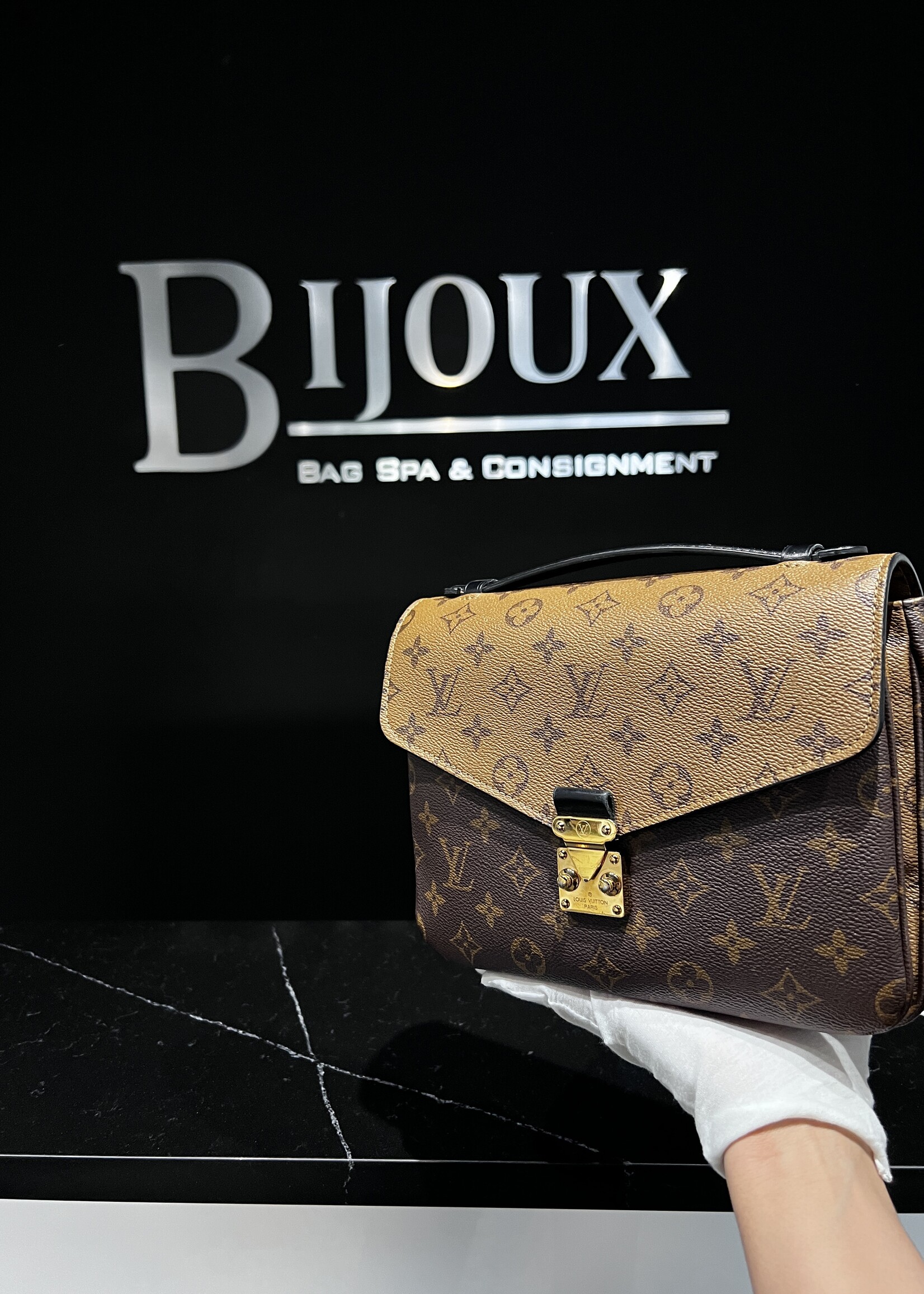 Louis Vuitton SOLD - Louis Vuitton Pochette Metis Reverse