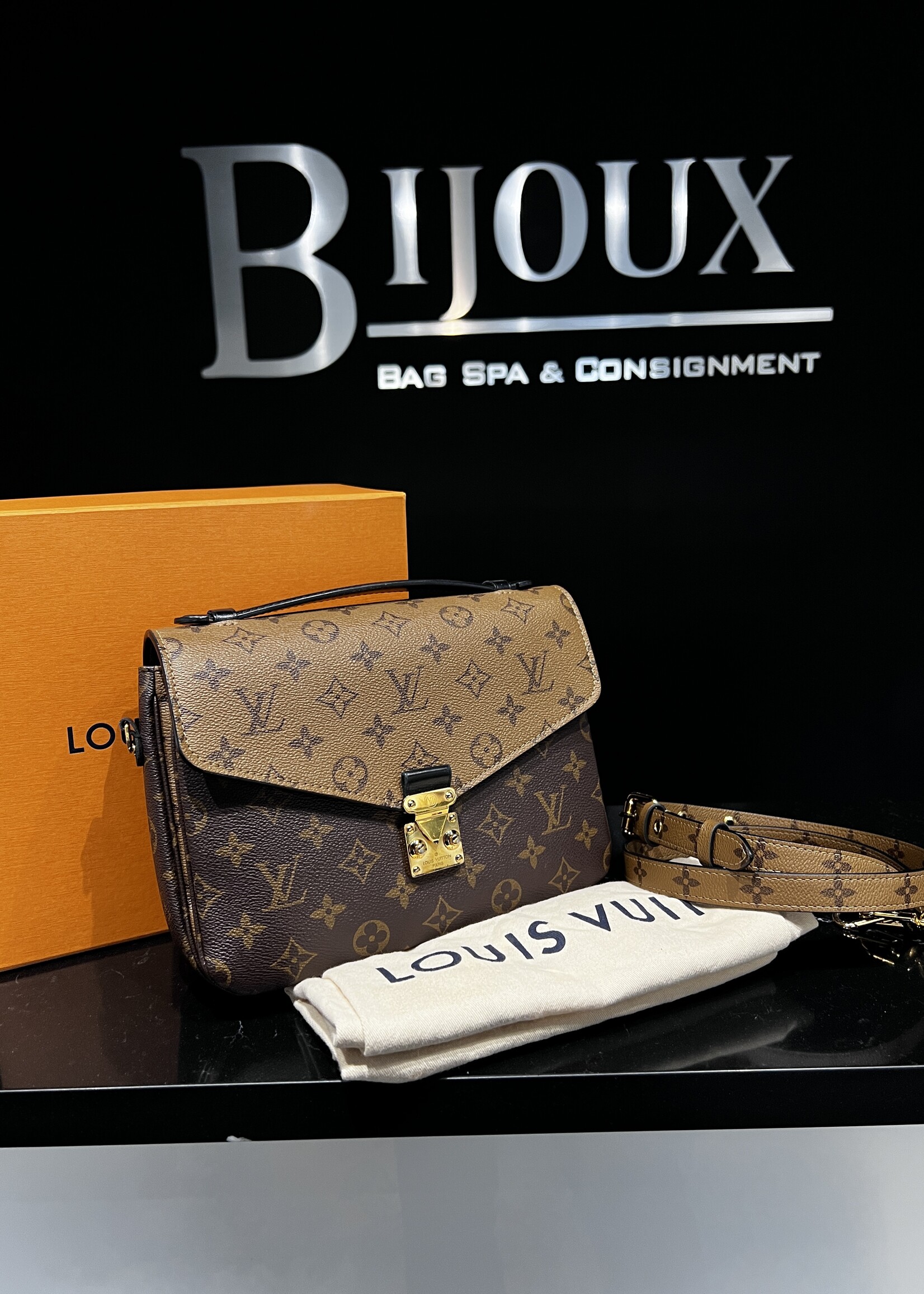 Louis Vuitton SOLD - Louis Vuitton Pochette Metis Reverse