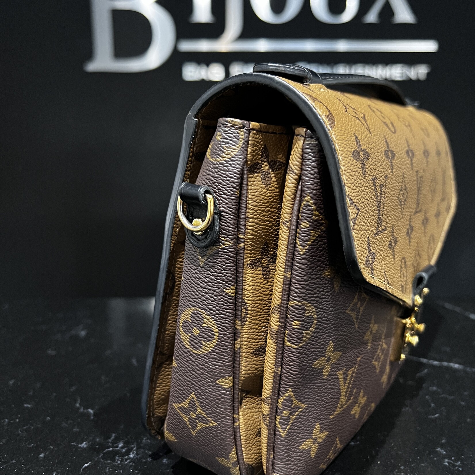 Louis Vuitton SOLD - Louis Vuitton Pochette Metis Reverse