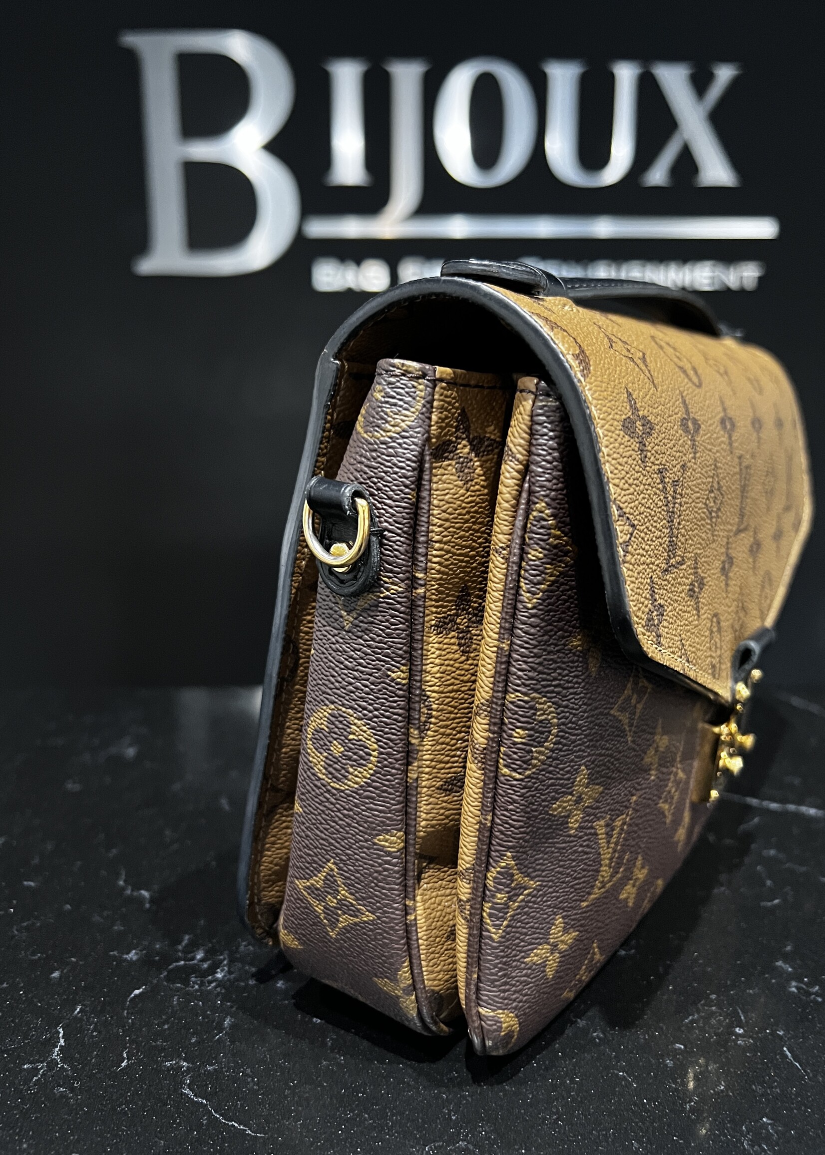 Louis Vuitton SOLD - Louis Vuitton Pochette Metis Reverse