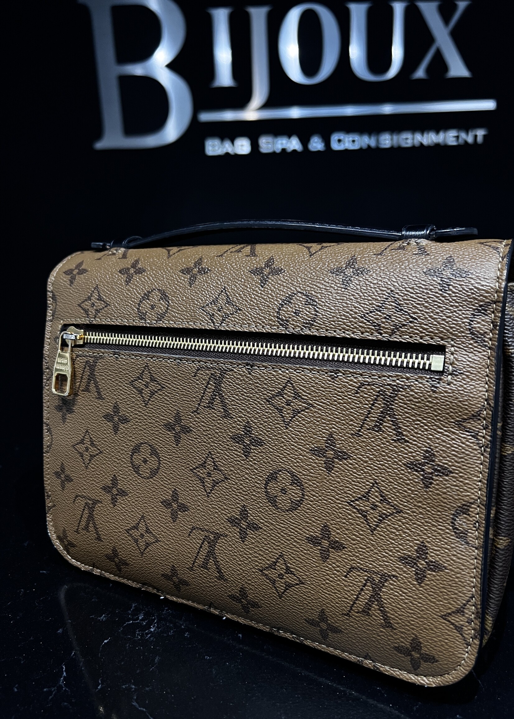 Louis Vuitton SOLD - Louis Vuitton Pochette Metis Reverse