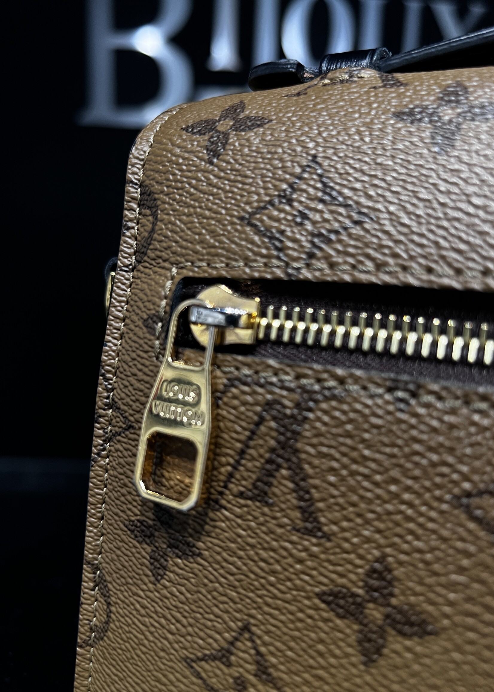 Louis Vuitton SOLD - Louis Vuitton Pochette Metis Reverse