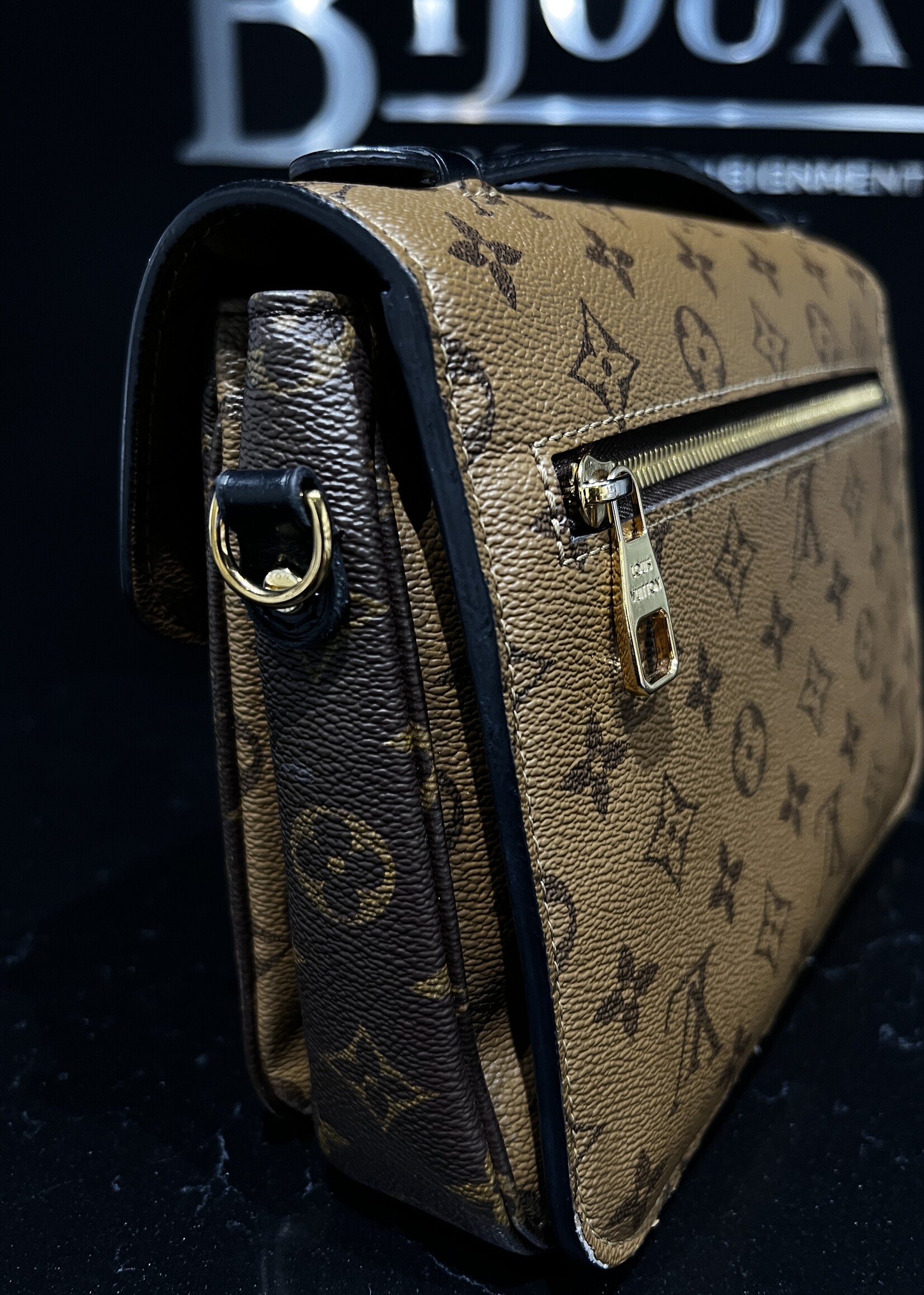 Louis Vuitton SOLD - Louis Vuitton Pochette Metis Reverse